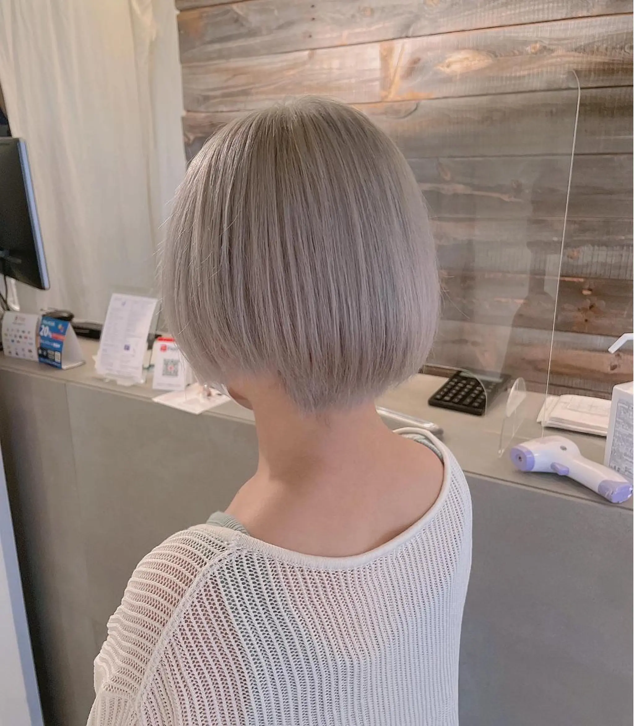 ショート カラー シルバー ホワイトシルバー ヘアカラー トリートメント ハイトーン/レイヤー /ケアブリーチ石川治のヘアスタイル