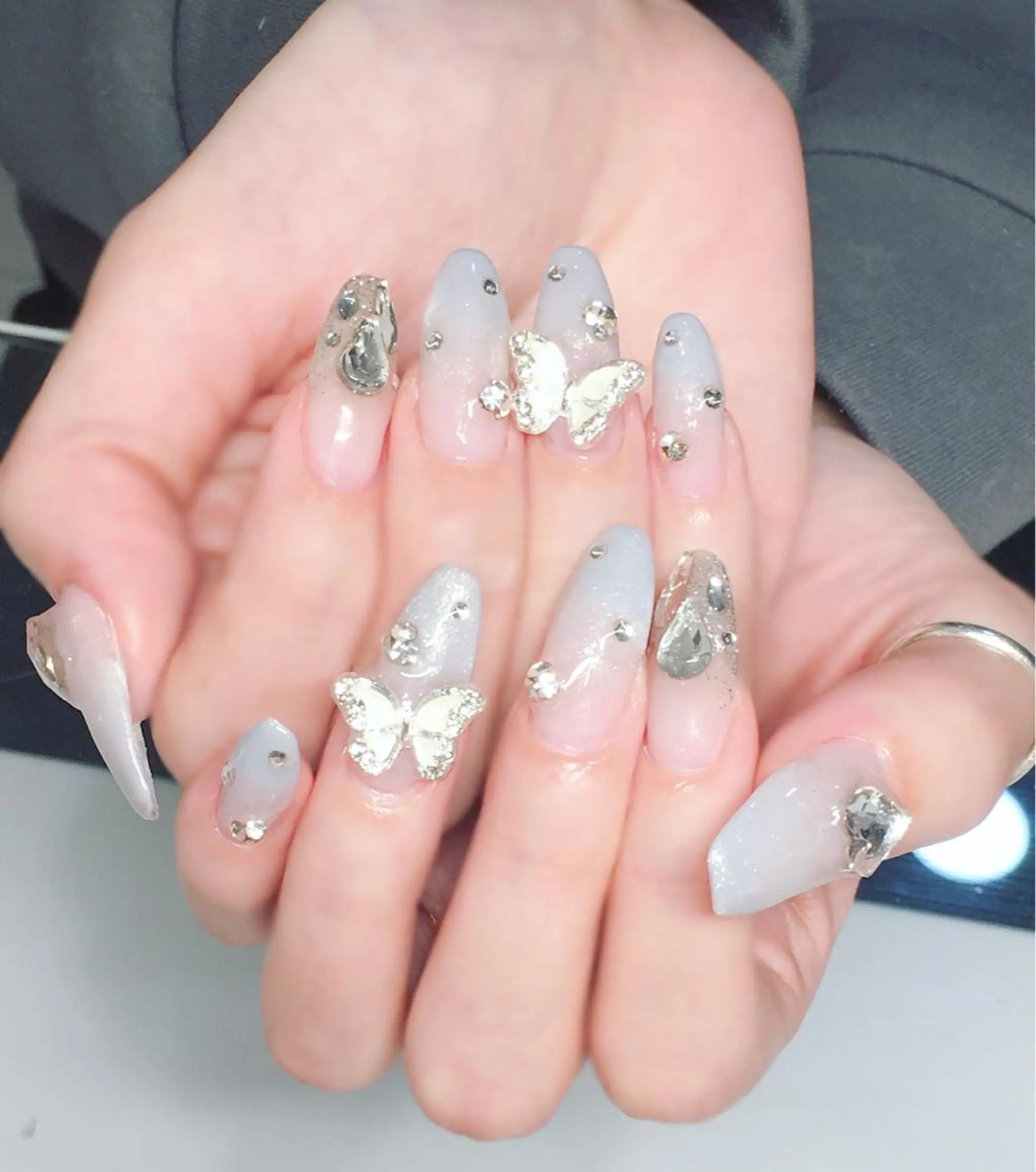 ネイル ジェルネイル グラデーション キラキラネイル 水色 シルバー Nyanco Nailのネイルデザイン