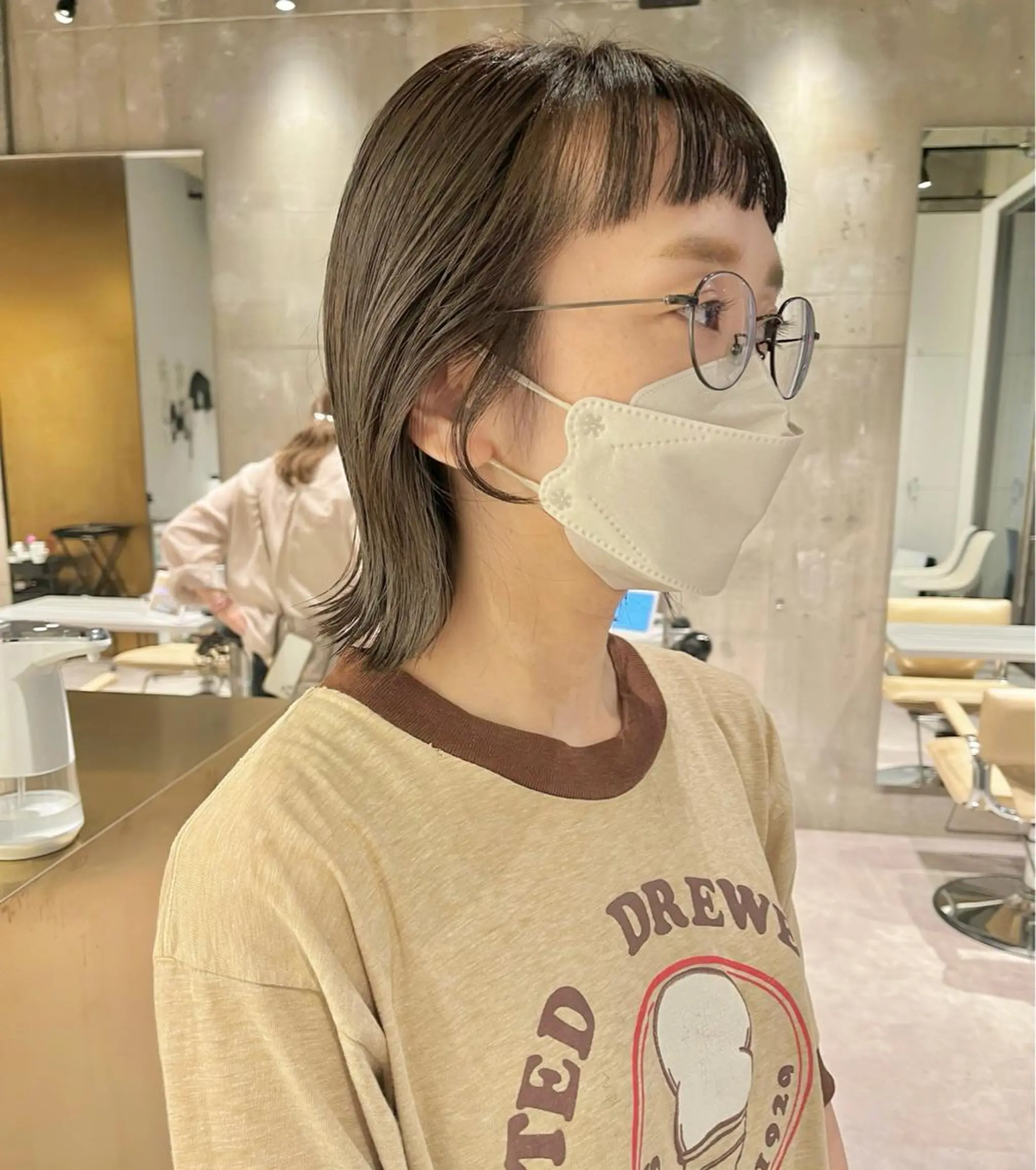 ミディアム カラー 切りっぱなしボブ グレージュ オリーブグレージュ オリーブグレー ボブ iLi所属・iLi 《イリ》のヘアスタイル