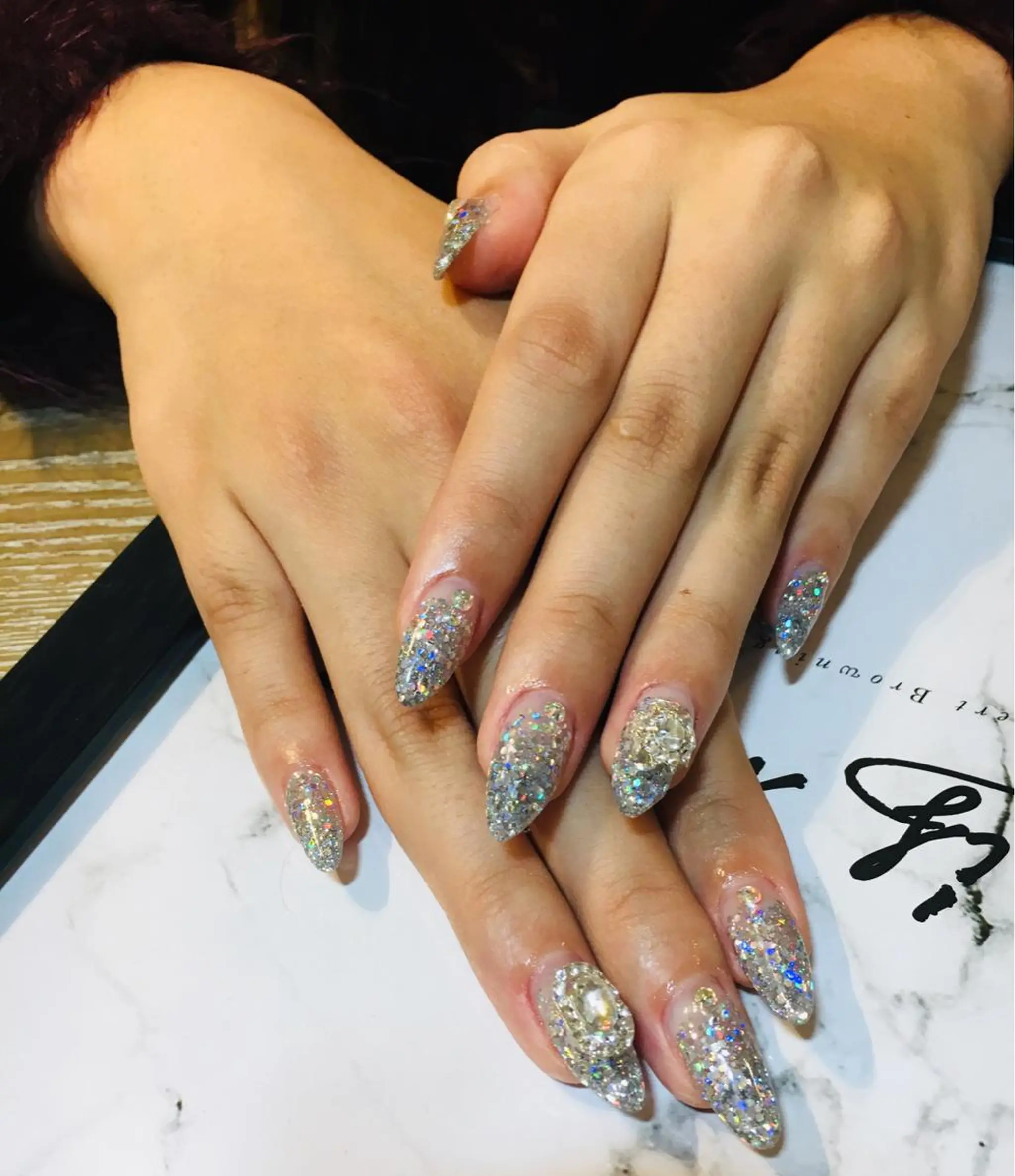 ネイル グラデーション ラメ(グリッター) ラメグラデーション スカルプネイル ストーンネイル LOVE NAIL 💕Sonoのネイルデザイン