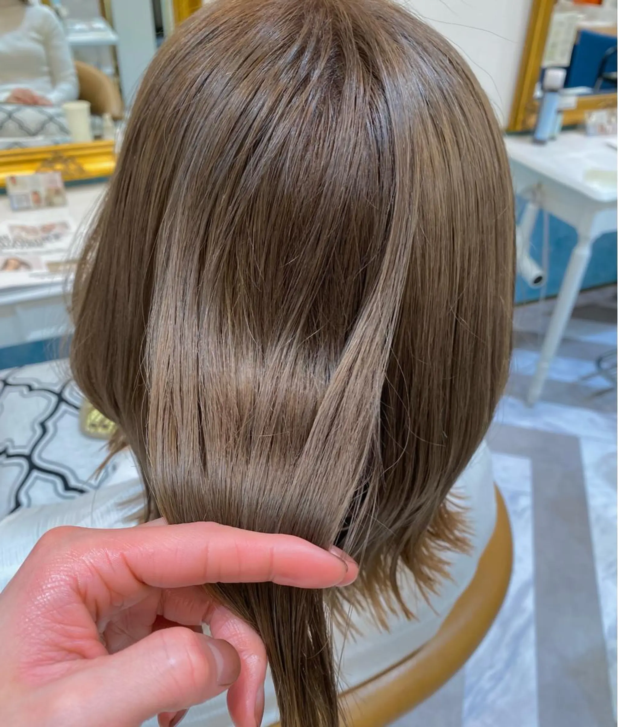 ミディアム カラー ベージュカラー ブリーチ レイヤーと顔まわり 大好き❣️関口拓馬のヘアスタイル