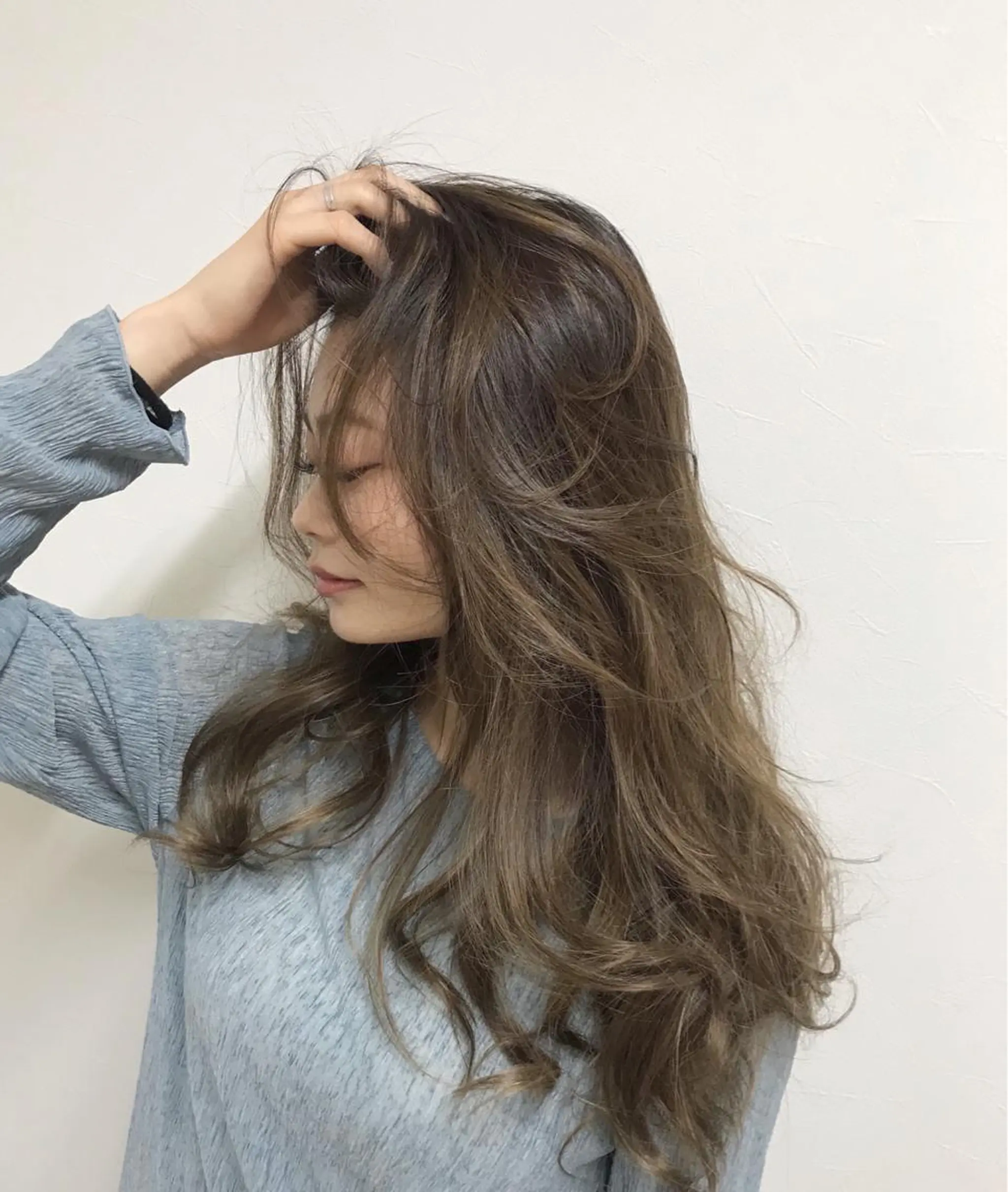 ロング カラー ロングレイヤー ハイライトカラー ハイライト レイヤーカット ロング Ｒ HAIR SALON所属・RHAIRSALON 西山梓のヘアスタイル