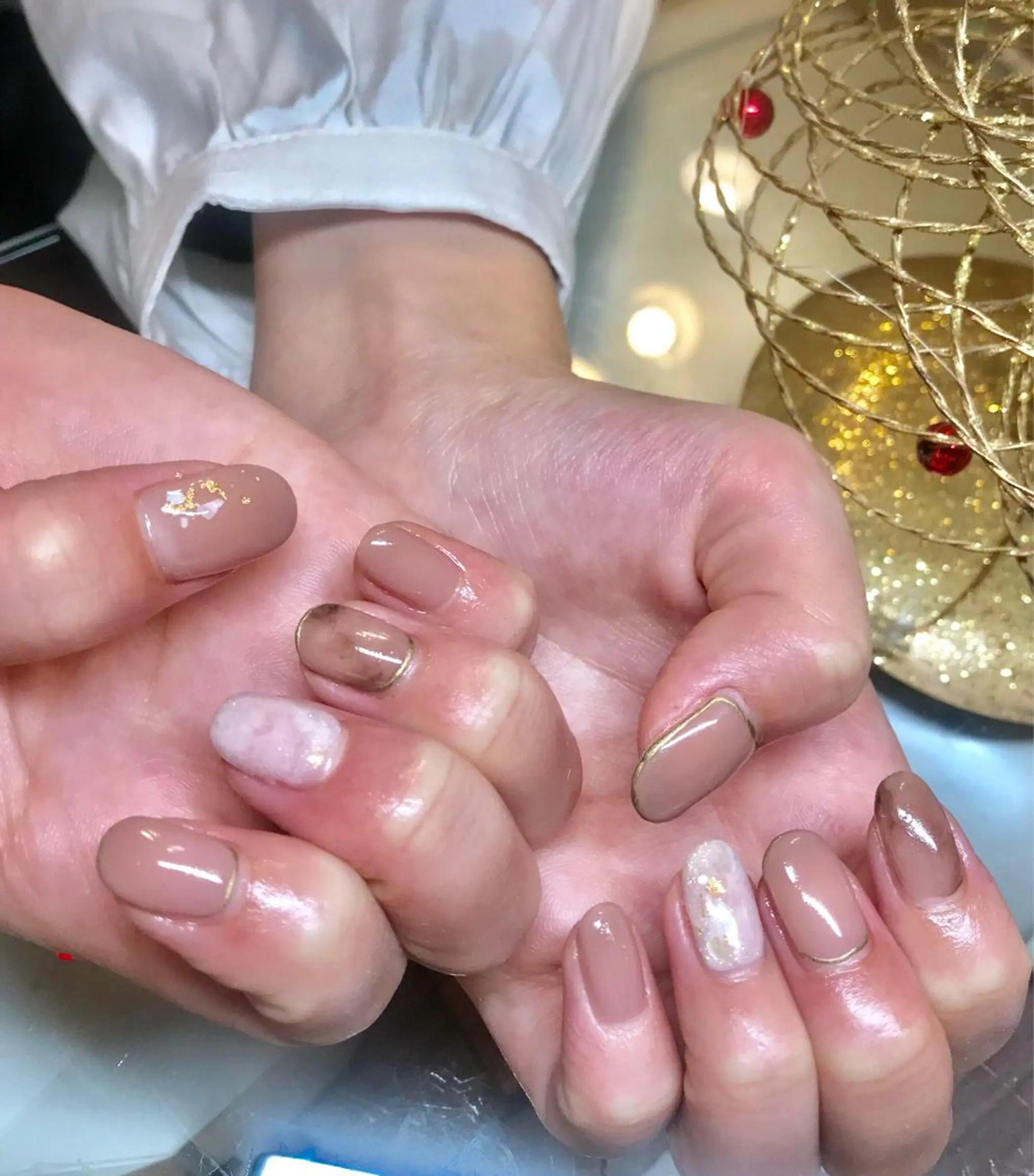 ショート カラー パーマ ヘアアレンジ ネイル マツエク・マツパ ブラウンカラー カラーマツエク ブラウン ホワイト ハンドネイル ハンドケア nail&eye Aoのマツエク・マツパデザイン