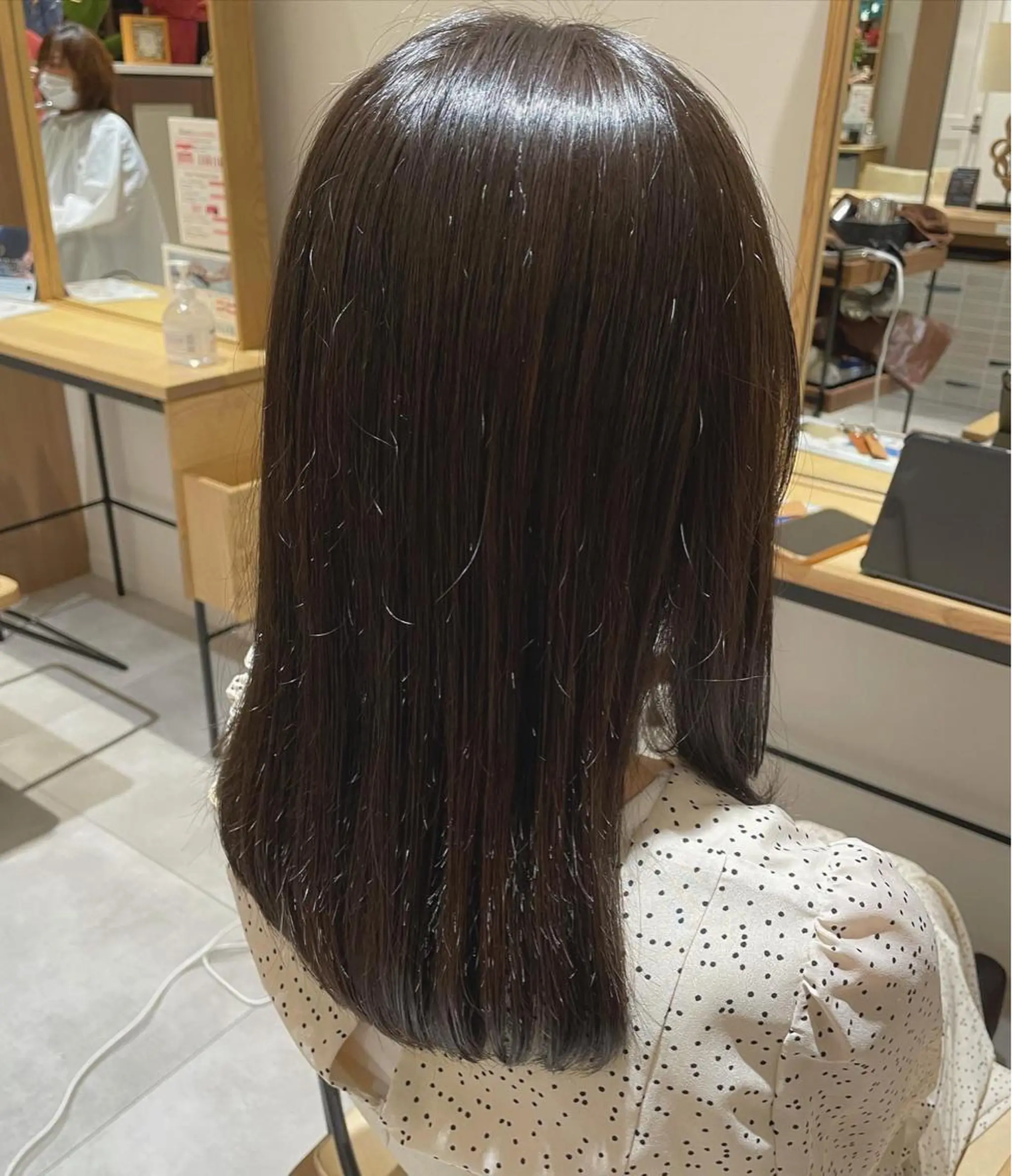 セミロング アッシュ 高木 櫻のヘアスタイル