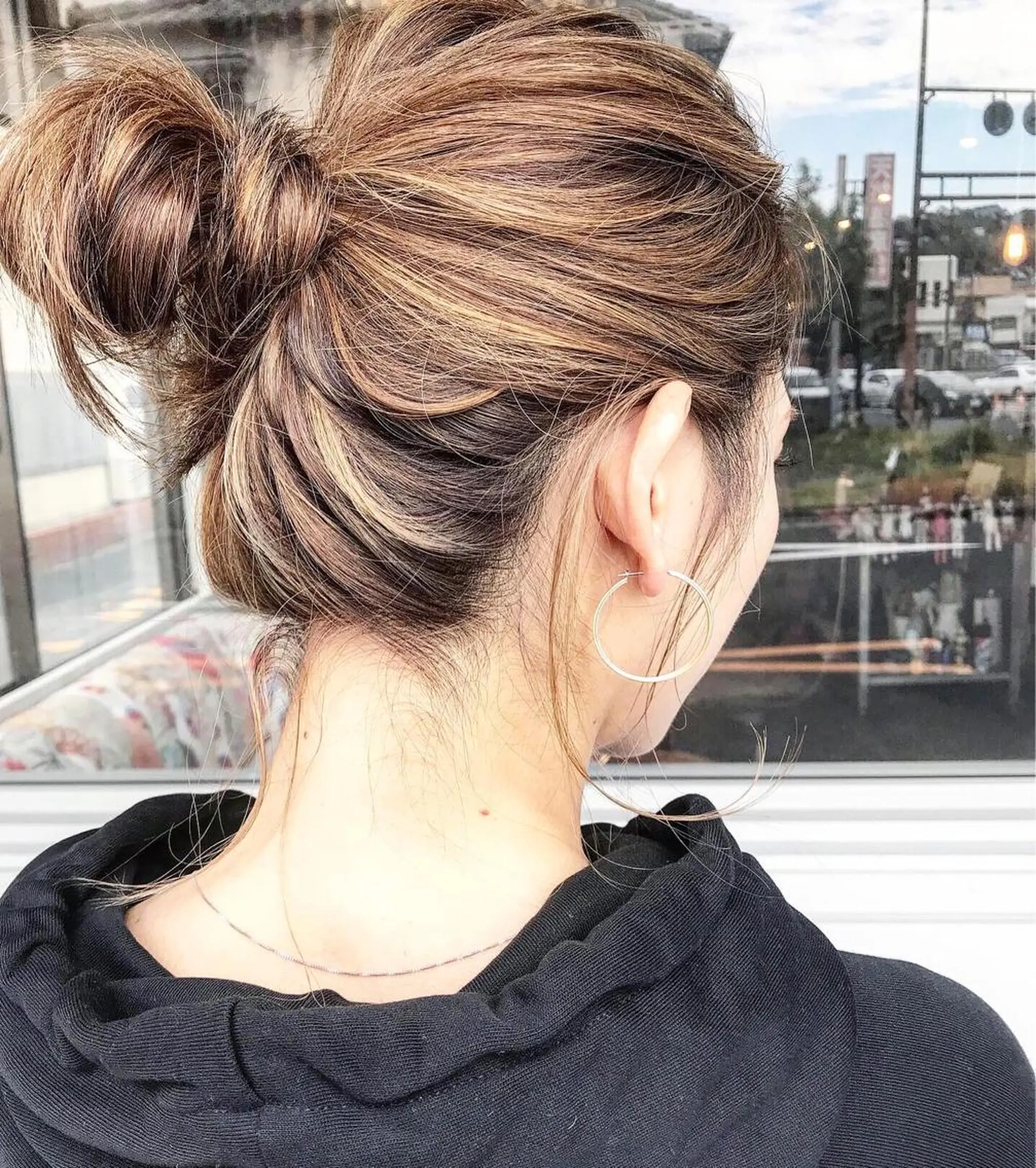 ロング カラー ヘアアレンジ お団子ヘア 切りっぱなしボブ バレイヤージュ デザインカラー グラデーションカラー Mariana/ 鶴原-ハイライトのヘアスタイル