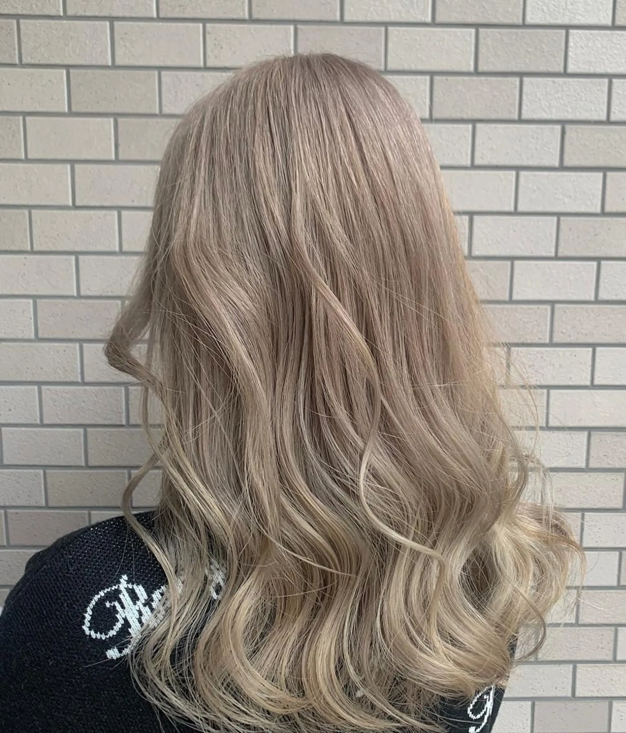 ロング カラー ベージュカラー ブリーチ ホワイトベージュ ヘアカラー トリートメント Fan.ray副店長 🌈 響希のヘアスタイル