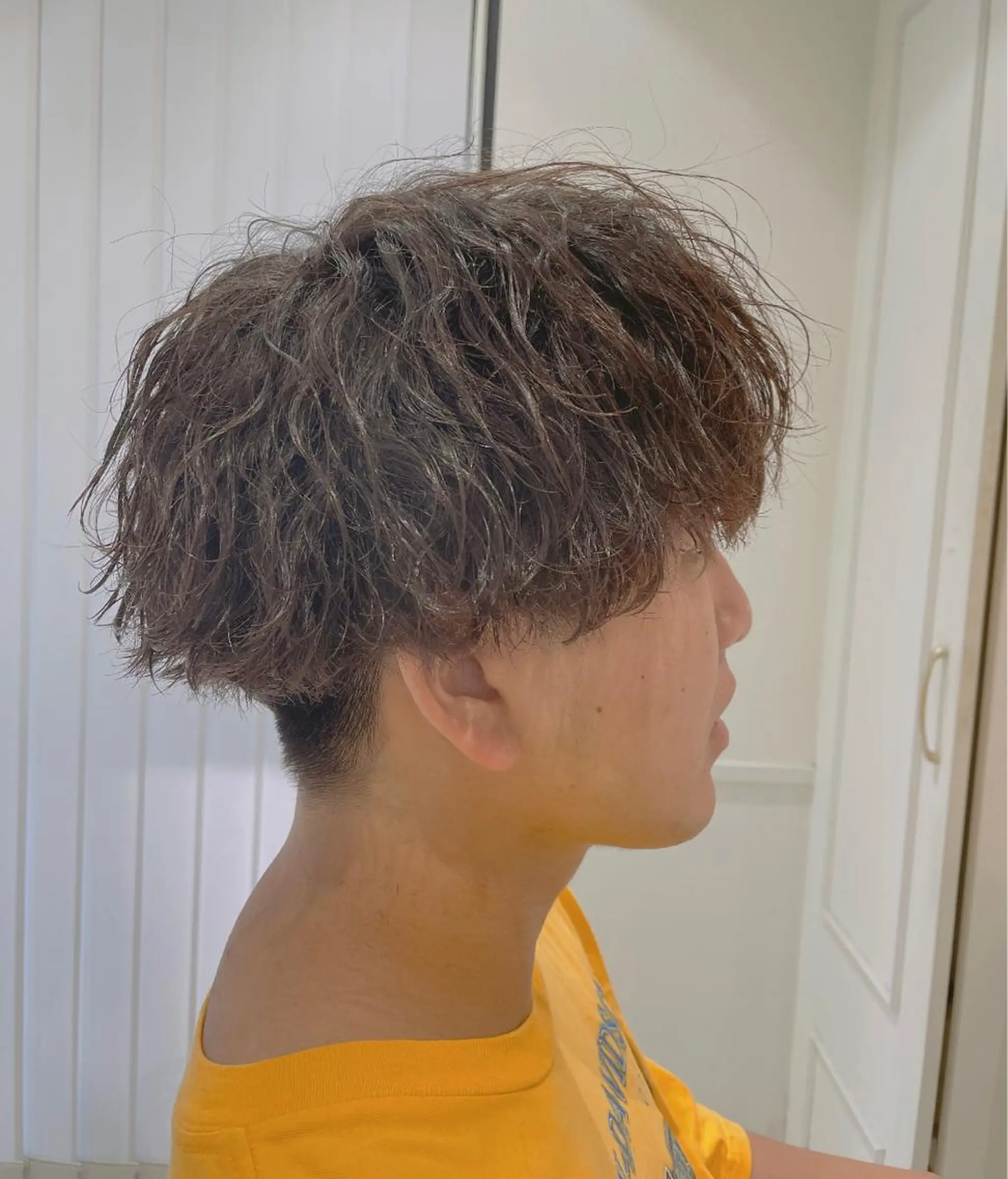 パーマ メンズ メンズパーマ 波巻きパーマ センターパート 川島爽楽のヘアスタイル