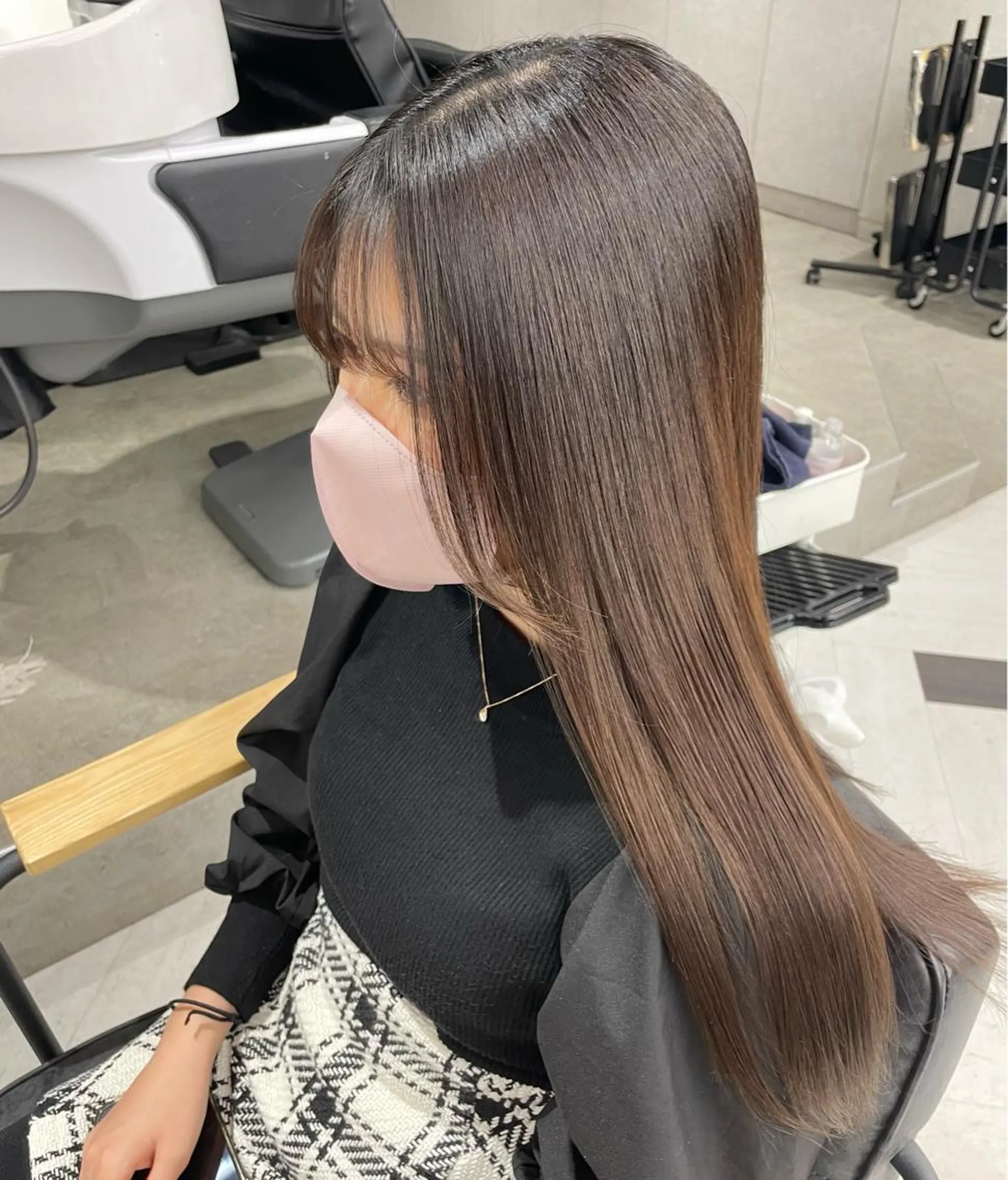 ミディアム カラー パーマ ヘアアレンジ メンズ キッズ ネイル マツエク・マツパ アイブロウ トリートメント mona/ ストレートスタイル✨のヘアスタイル