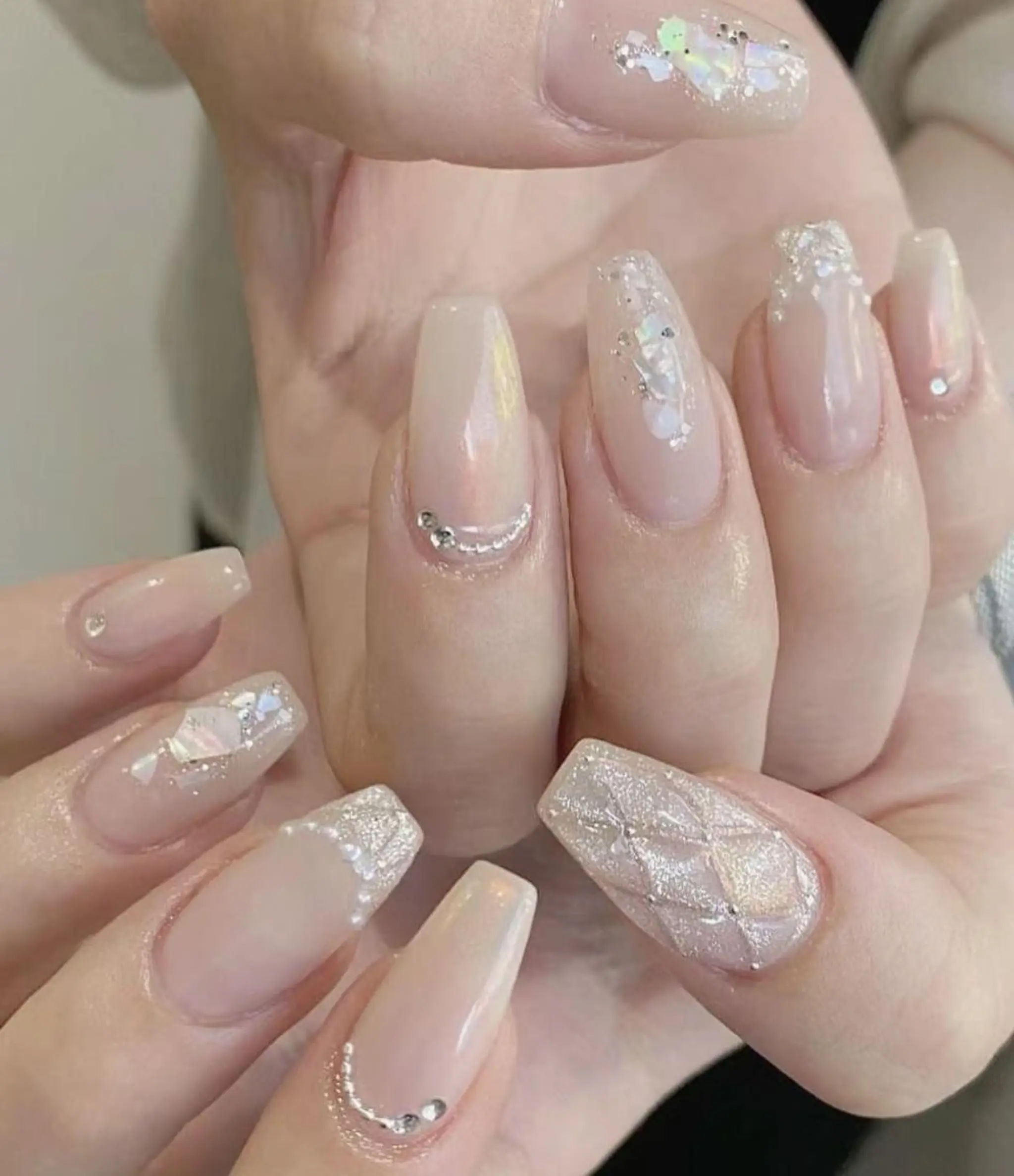 ネイル アートネイル 長さ出し ネイルチップ Queens ゲンのネイルデザイン