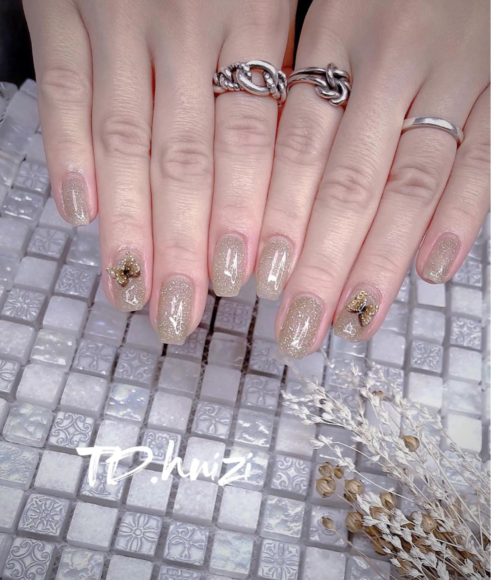 ミディアム めぐみのネイルサロン 惠のネイルデザイン