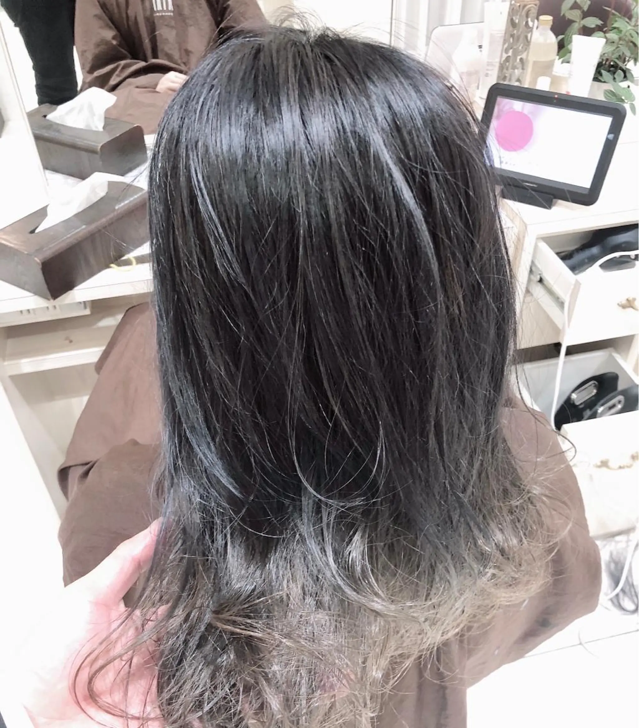 ミディアム カラー ブルーカラー ブルージュ グラデーションカラー ヘアカラー 難しい髪質の縮毛矯正 高岡/射水/髪質改善のヘアスタイル