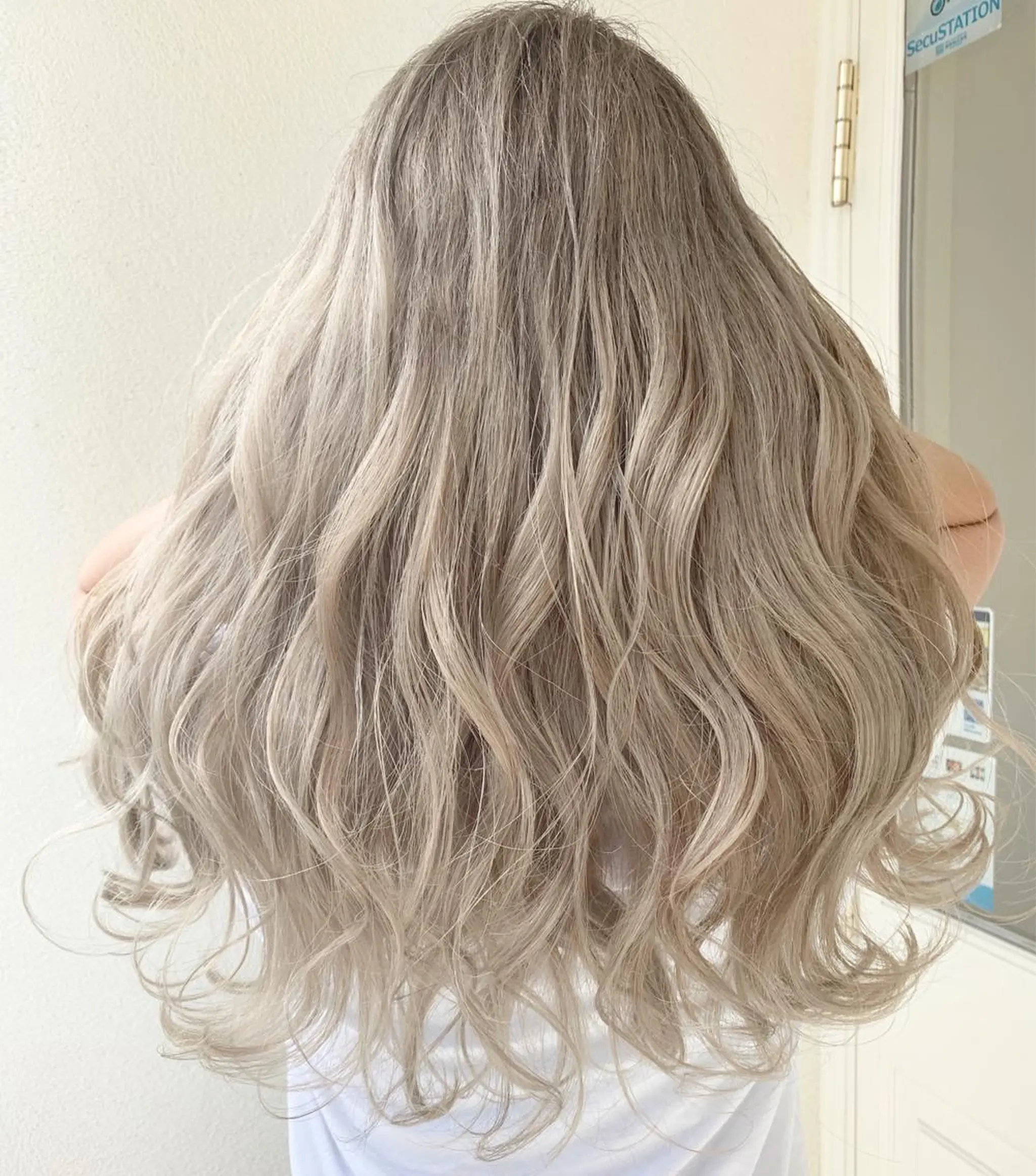 ロング カット ヘアカラー Ars hair &naiiのヘアスタイル