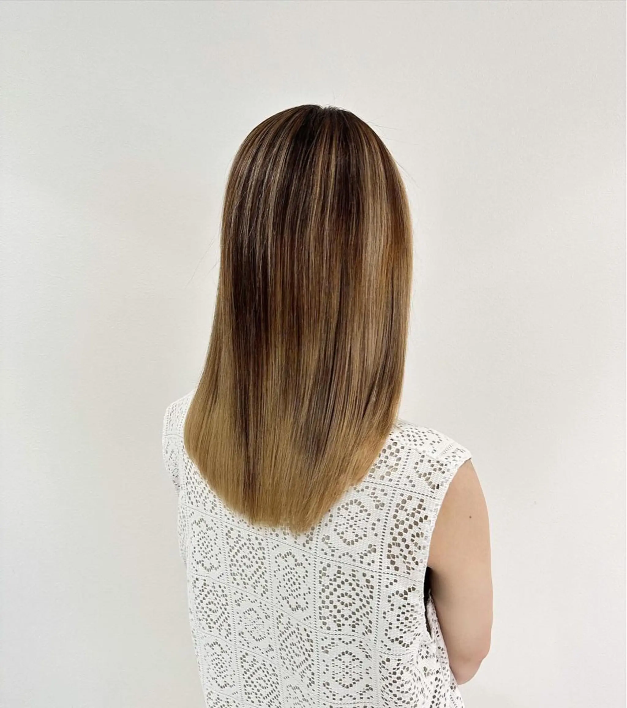 セミロング くせ毛 縮毛矯正 縮毛矯正 トリートメント 安井　昴 💫ブリーチ縮毛矯正のヘアスタイル