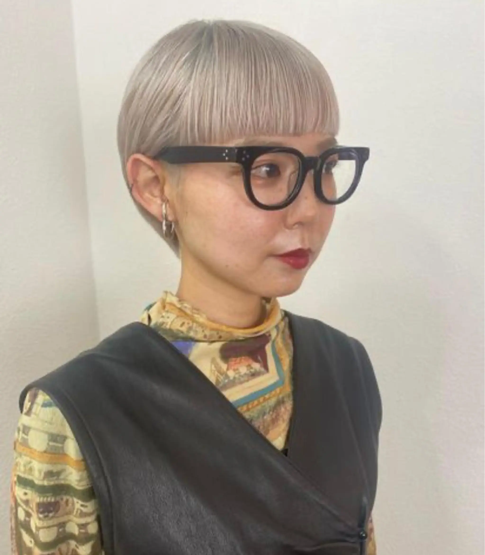 ショート カラー ベージュカラー ホワイトベージュ 遠藤沙也加 /レイヤーカットのヘアスタイル