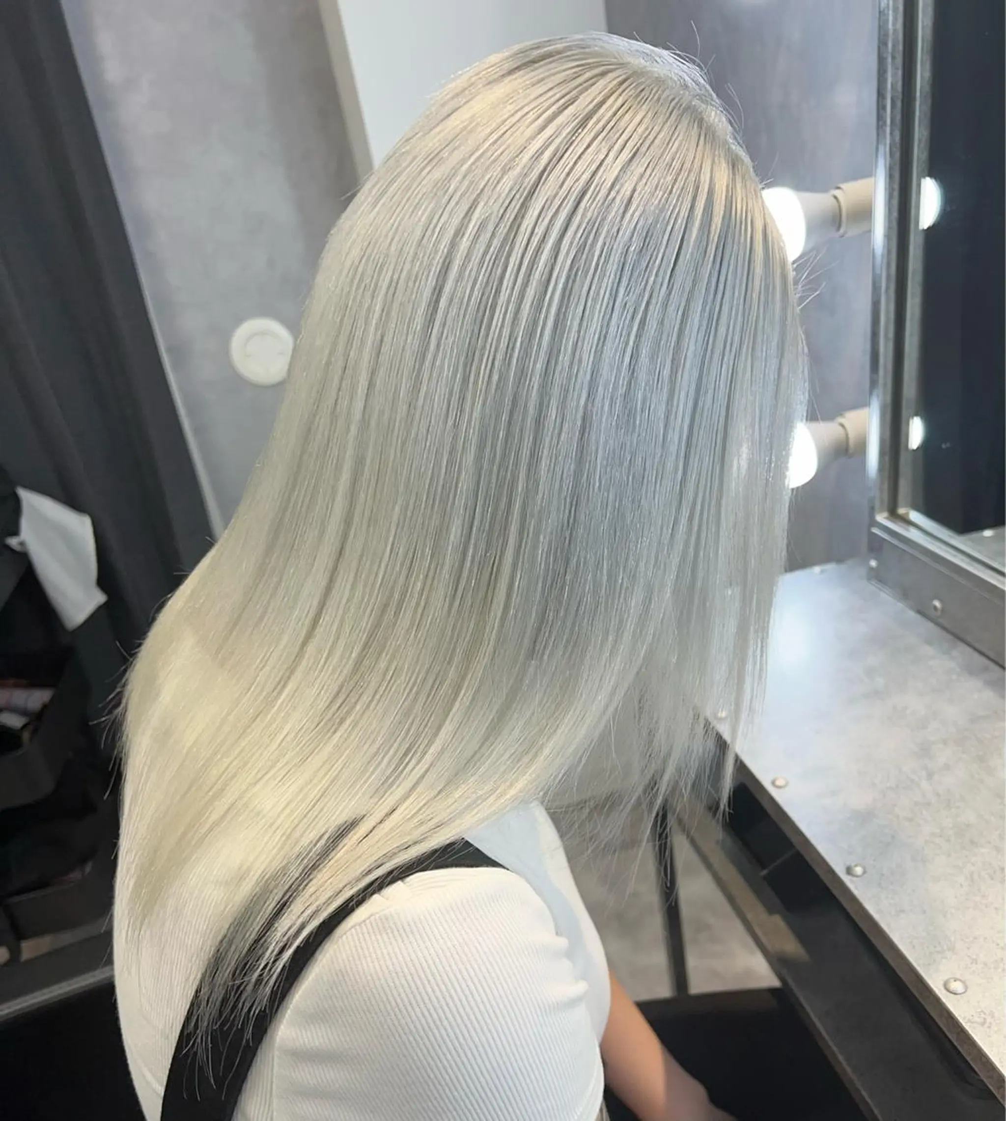 ミディアム カラー mimiiy梅田 中崎町ハイトーンのヘアスタイル