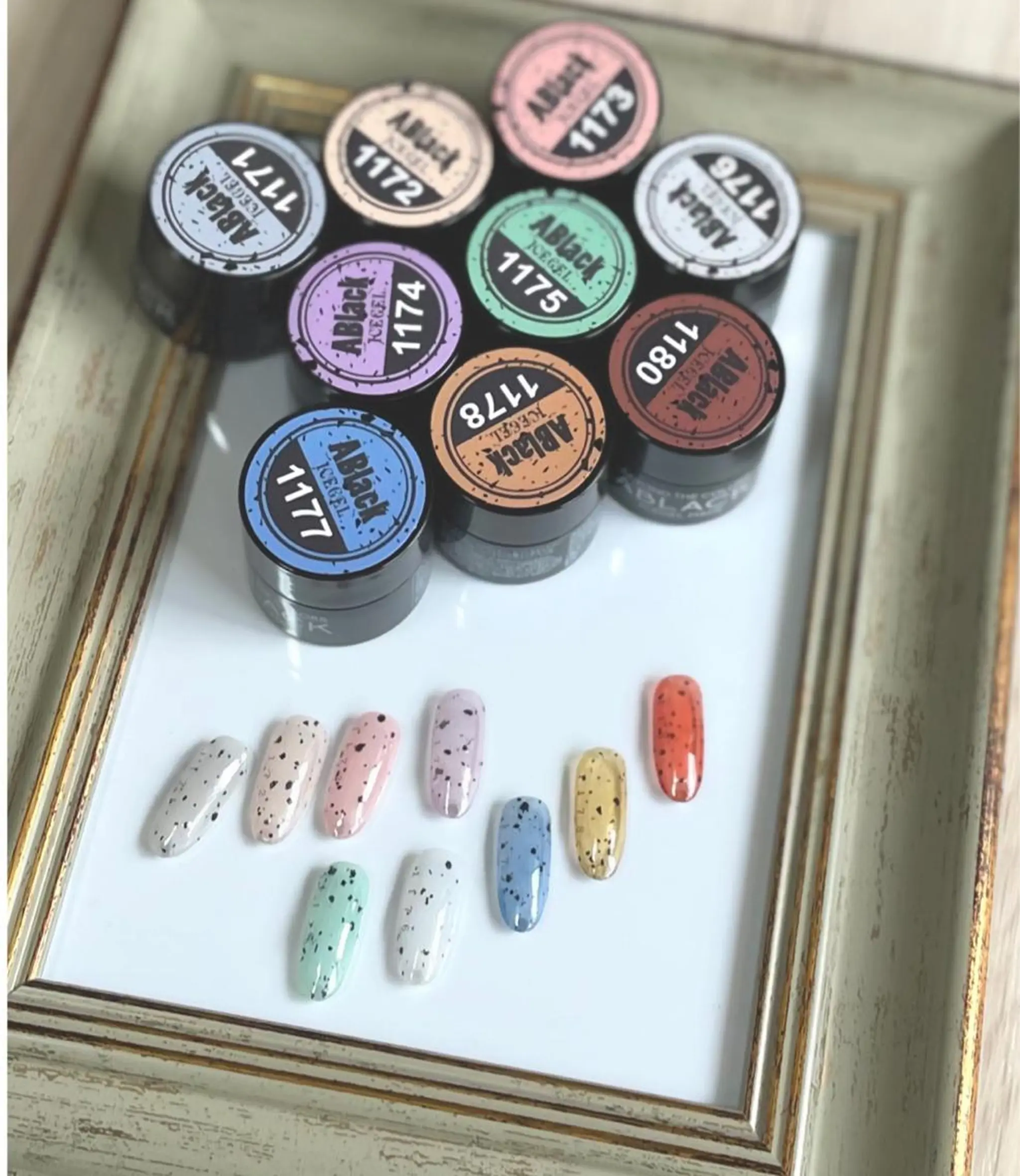 ネイル ジェルネイル KOMINE TOMOKOのネイルデザイン