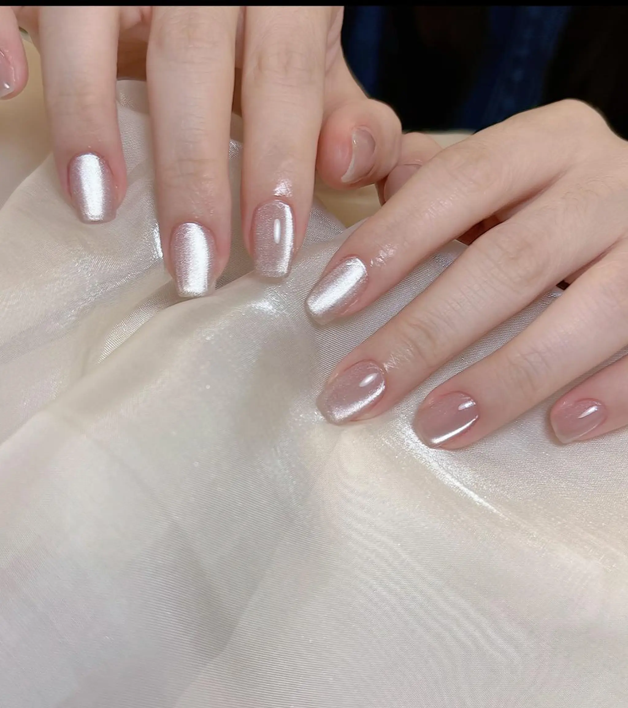 ネイル ハンドネイル RAFFINE 月🦋🩵のネイルデザイン