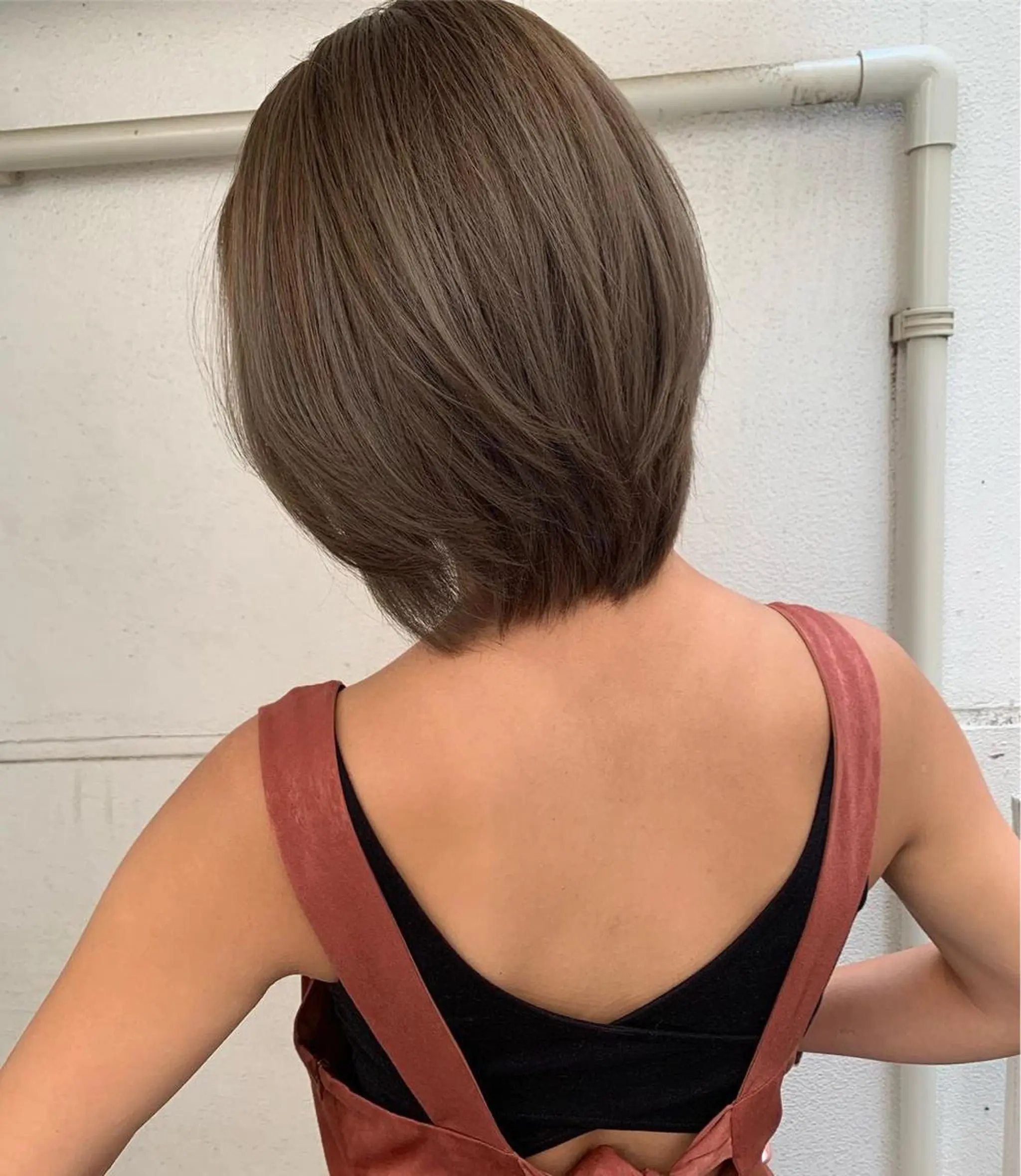 ショート カラー イルミナカラー ボブ カット ヘアカラー トリートメント オフホワイトアンドなんば所属・福西 洋斗のヘアスタイル