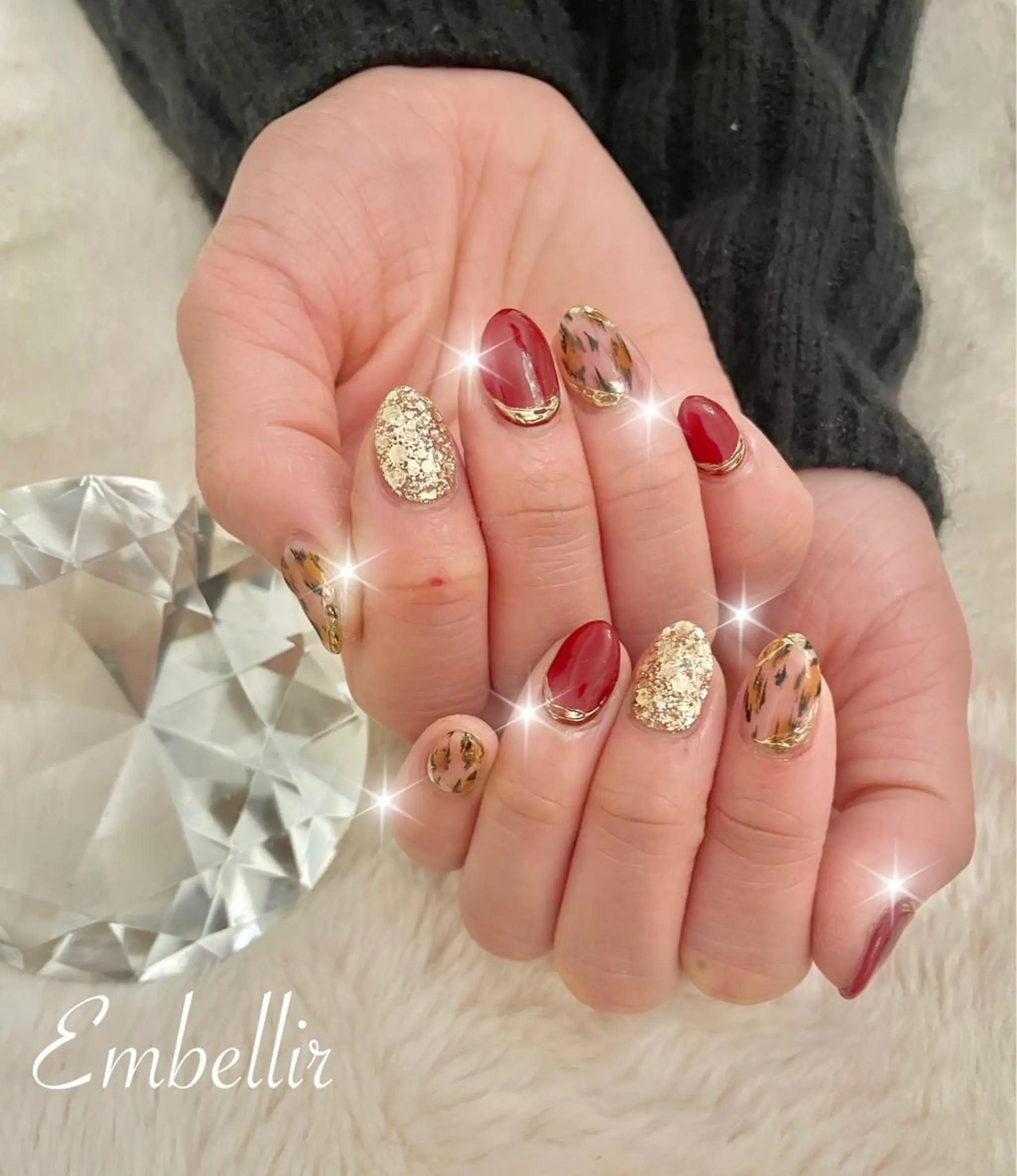 ネイル アートネイル ホワイト 冬ネイル EMILUCA 北河希のエステ・リラクイメージ