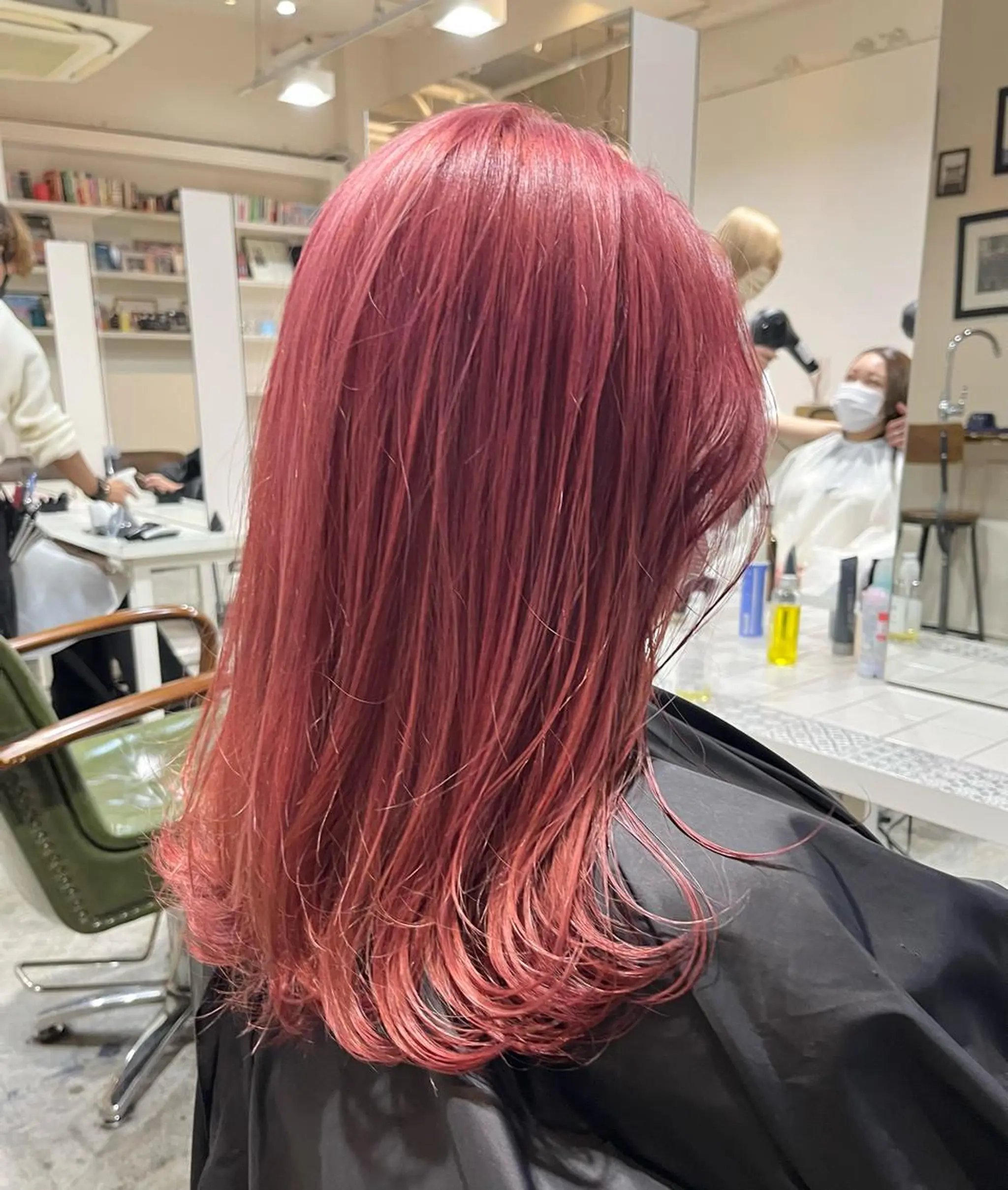 カラー ブリーチ ピンクカラー 森田翔斗 顔周りレイヤーのヘアスタイル