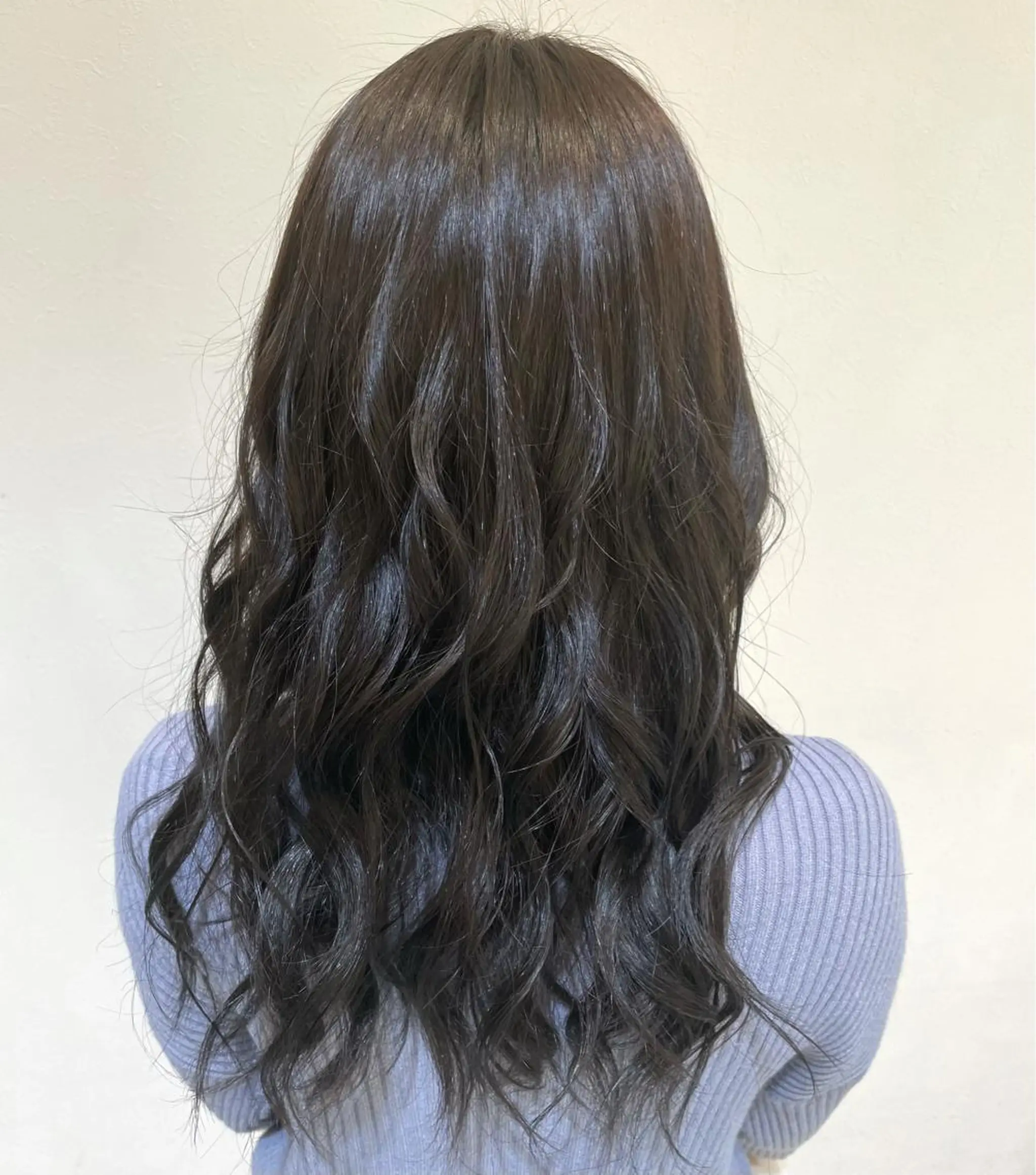 カラー 新谷 玲日のヘアスタイル
