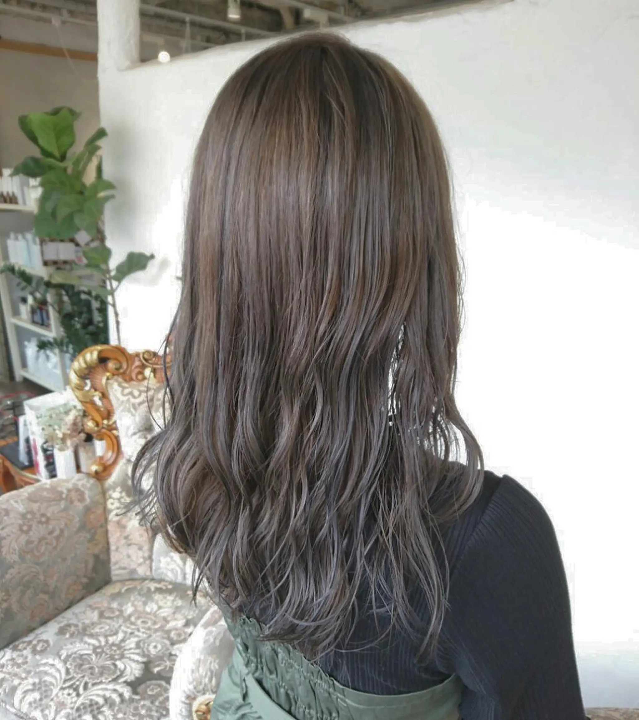 ロング カラー パーマ ヘアアレンジ グレージュ エグチ アキラのヘアスタイル