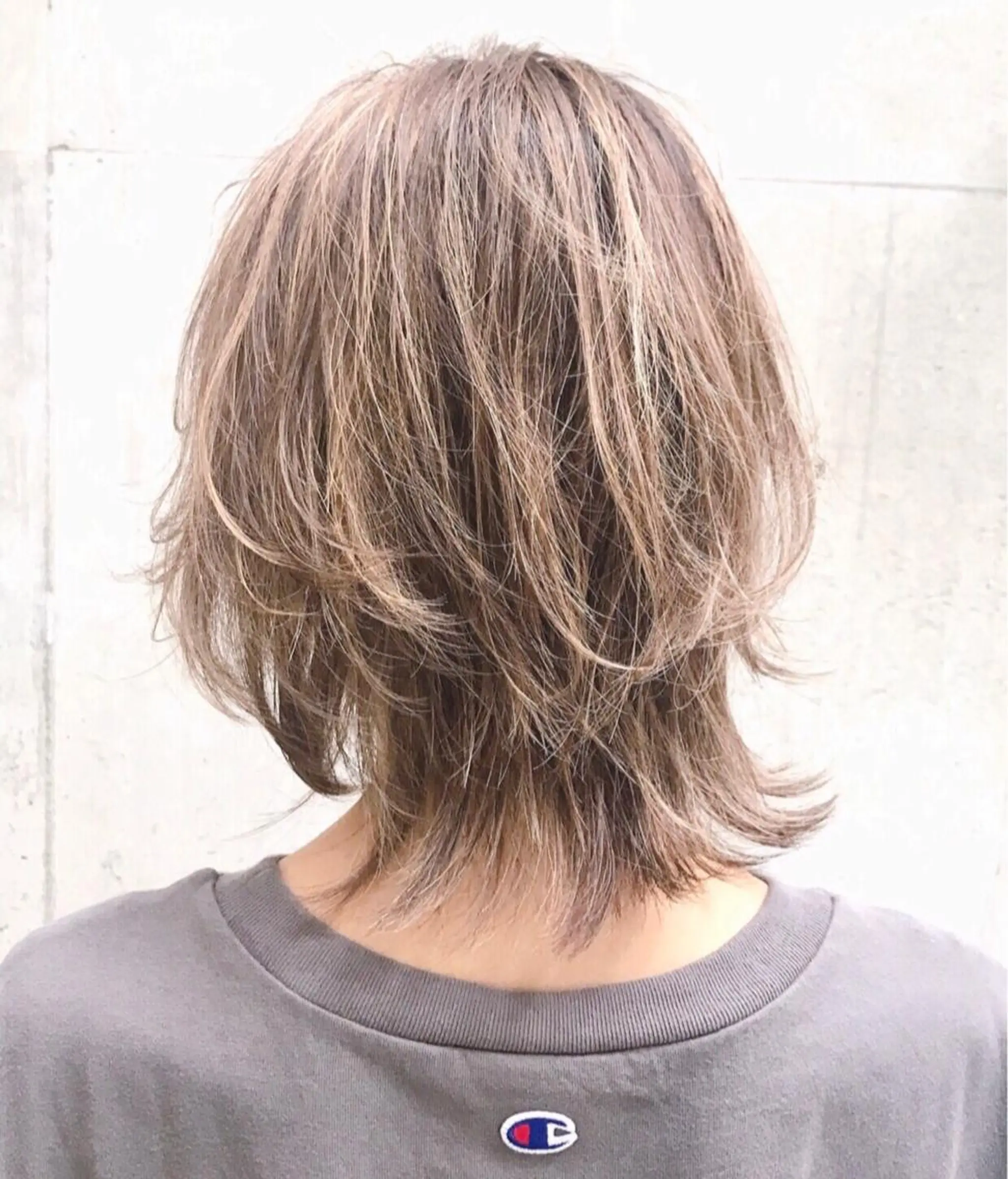ミディアム カラー ミディアムパーマ アッシュ ベージュカラー ブルーカラー グレージュ ヘアカラー DX  SHARE  SALON 　SHIBUYA所属・AKI アキのヘアスタイル