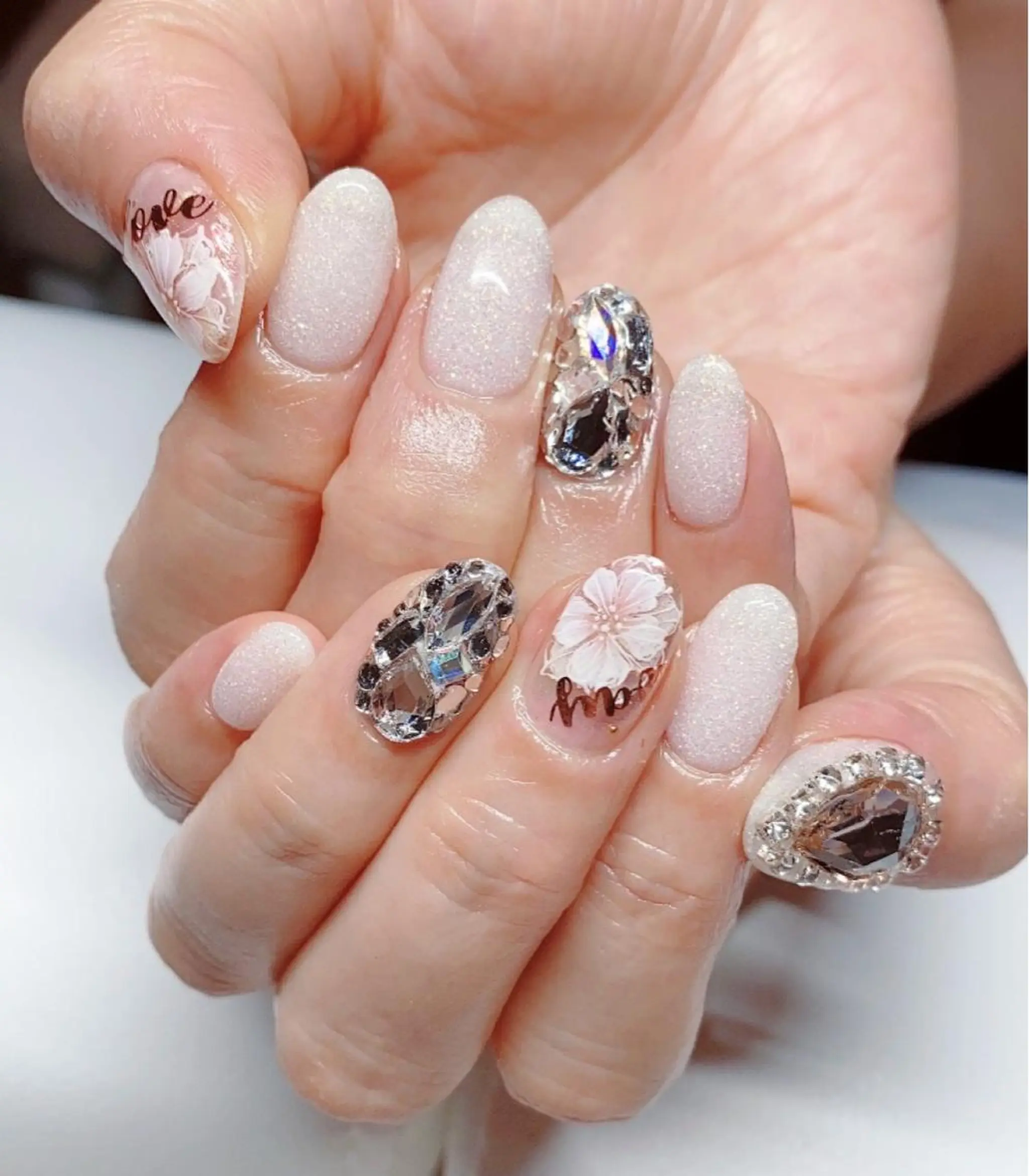 ネイル ハンドネイル JINI NAIL所属・ジニ ネイルのネイルデザイン
