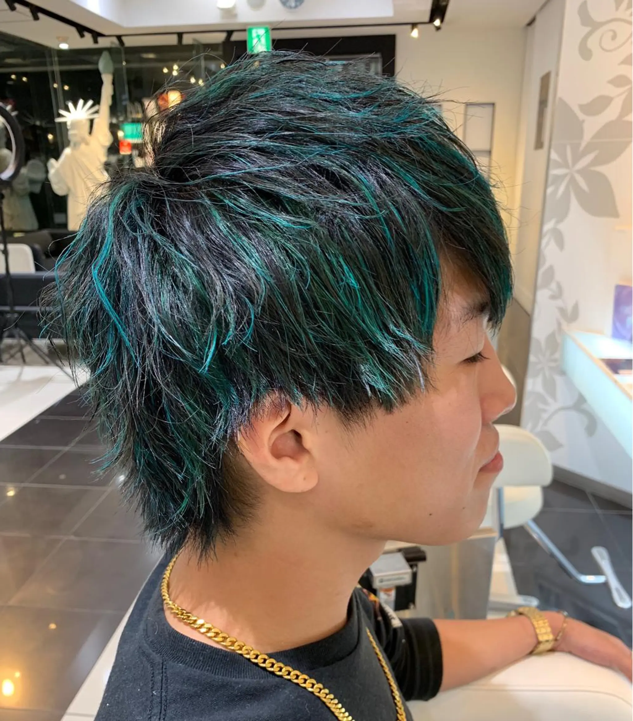 ショート カラー メンズ メンズメッシュ デザインカラー メッシュ 赤み消しカラー /透明感カラー 上長のヘアスタイル