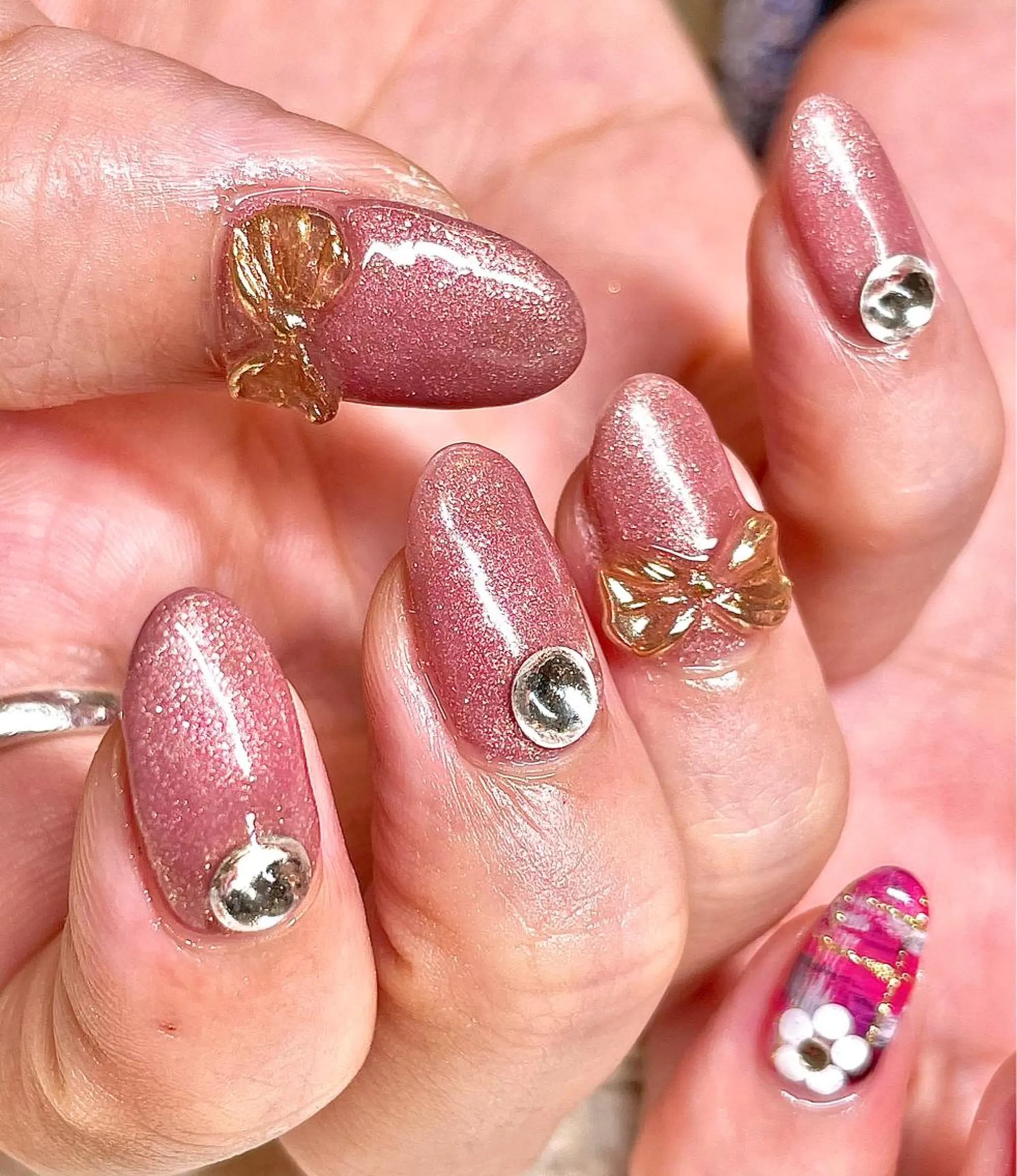 ミディアム カラー パーマ ヘアアレンジ メンズ キッズ ネイル マツエク・マツパ ミラーネイル リボン nail&eye Aoのマツエク・マツパデザイン