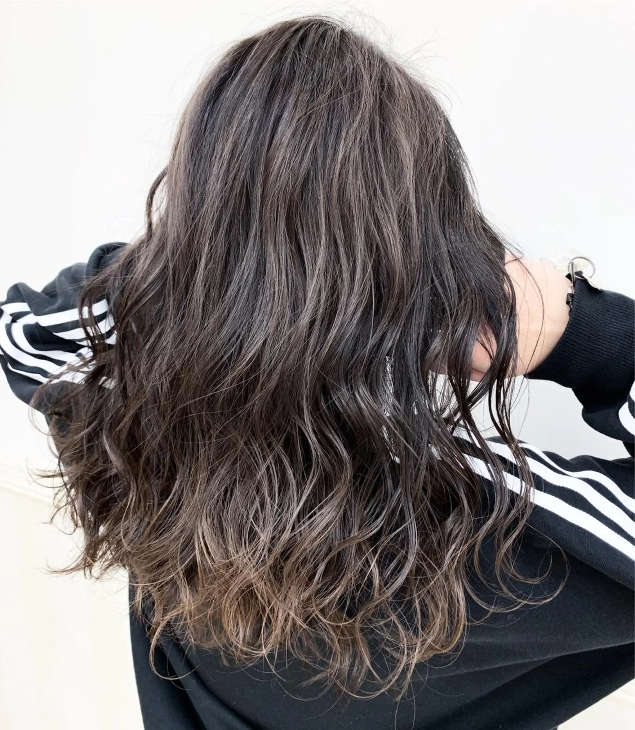 ロング カラー グラデーションカラー カット ヘアカラー N° jillva ♦️川端裕司♦️のヘアスタイル