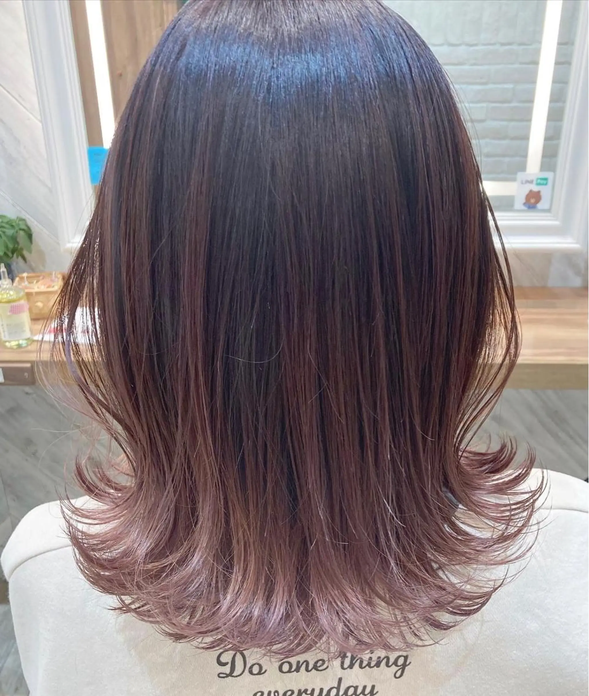 ミディアム ハウス山下あやか 成人式カットカラーのヘアスタイル