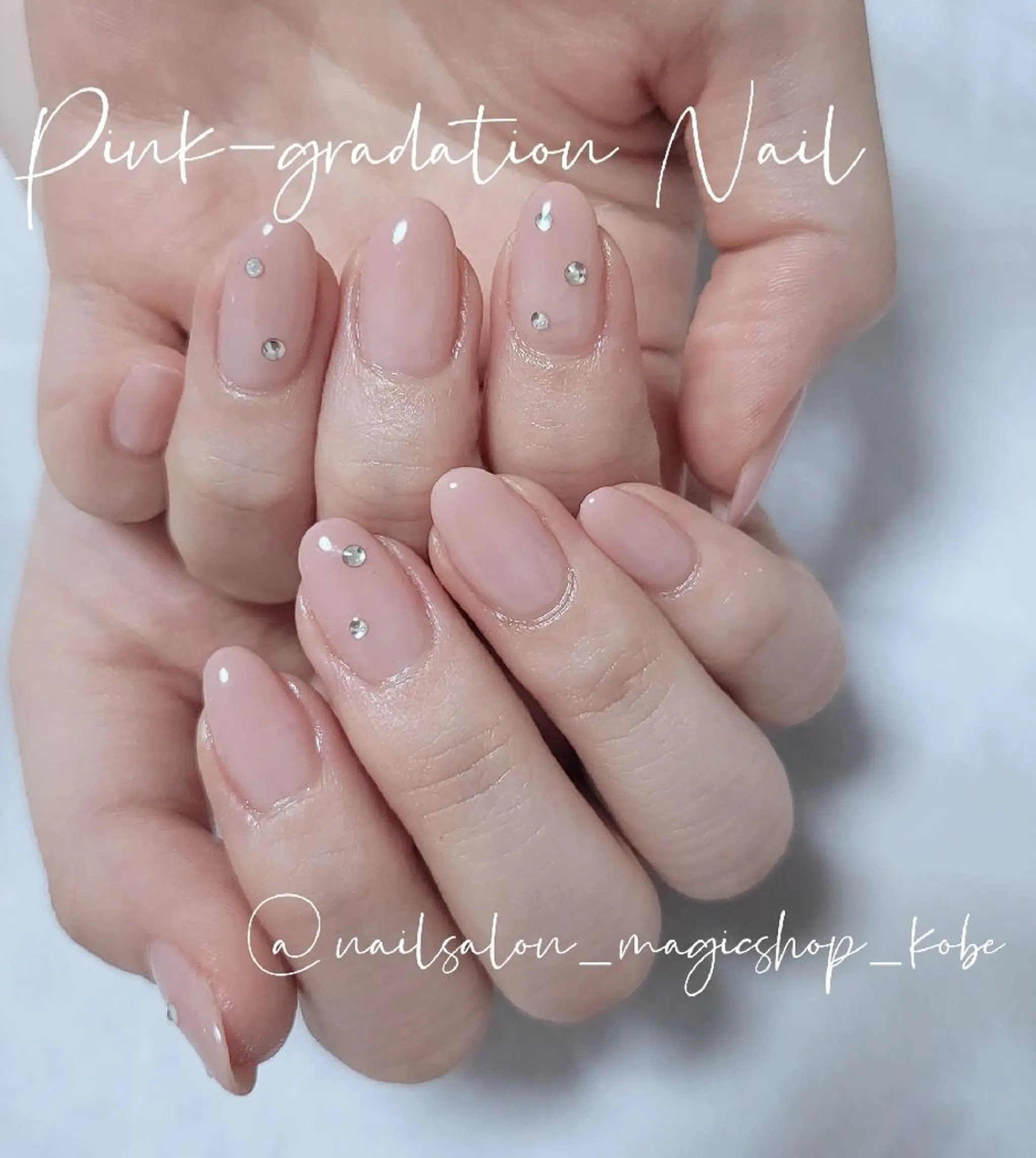ネイル ジェルネイル グラデーション ピンク ソフトジェル ストーンネイル ハンドネイル Nailsalon MagicShopのネイルデザイン