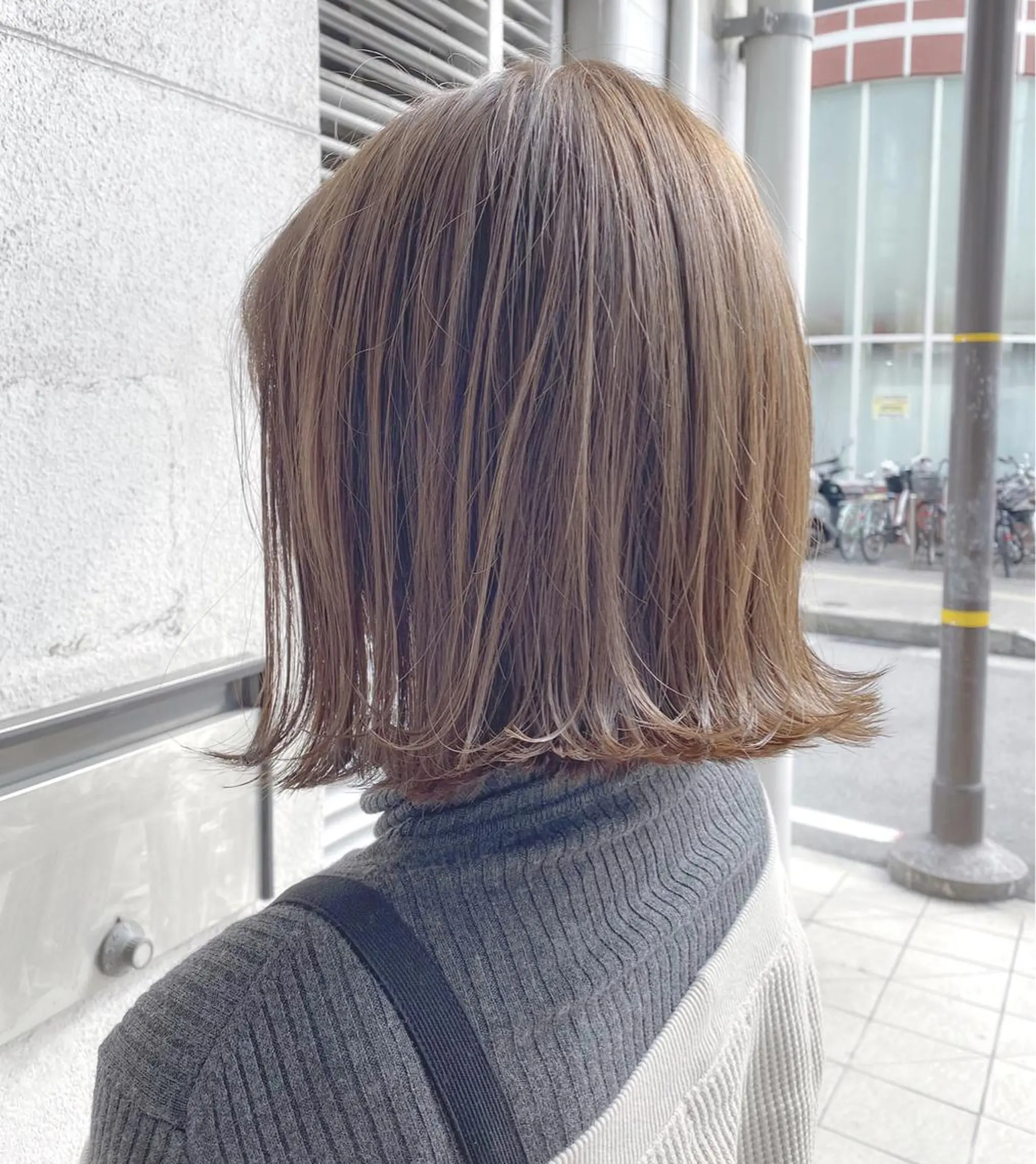 ミディアム カラー アッシュ ベージュカラー ボブ・レイヤーカット 吉敷航一のヘアスタイル