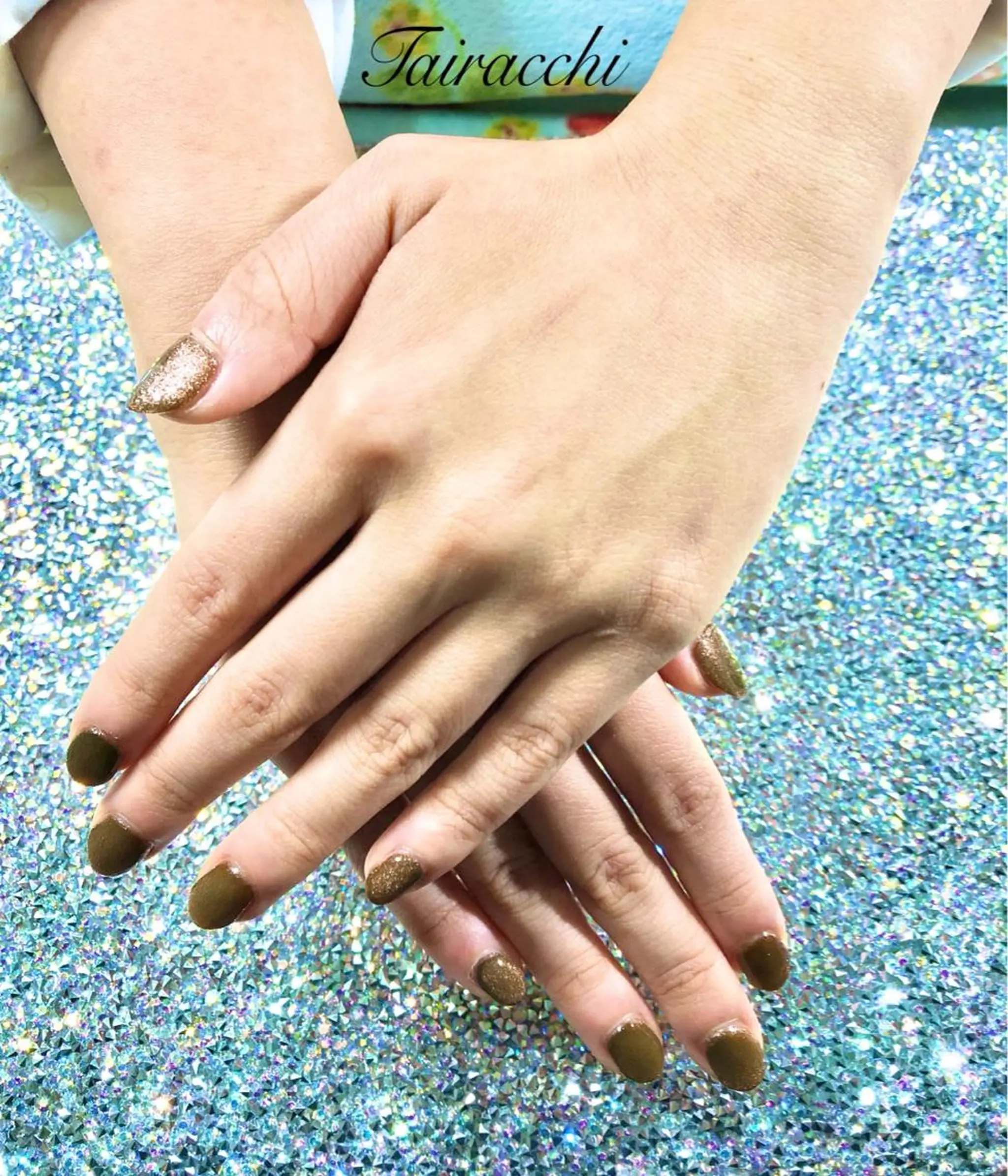 ネイル ブラウン ジェルネイル マグネットネイル 赤色 黄色 ハンドネイル Tairacchi タイラッチのエステ・リラクイメージ