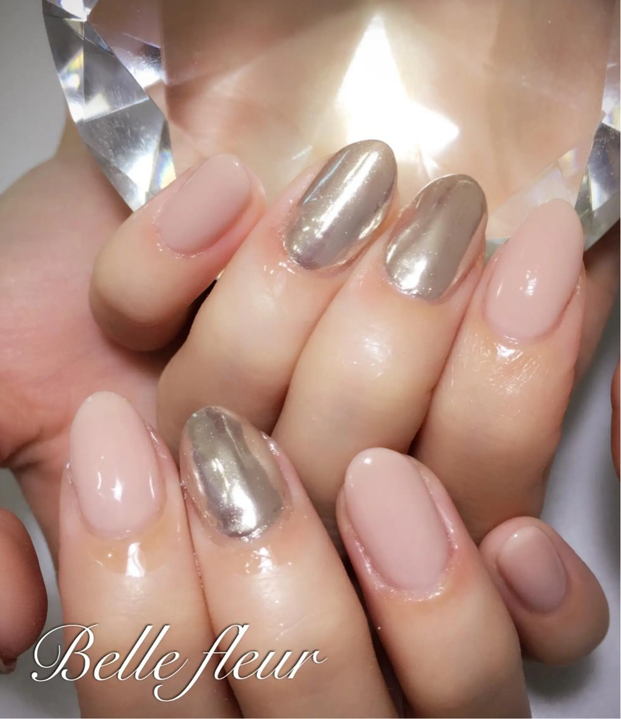 ミディアム ネイル ミラーネイル Belle fleurのネイルデザイン