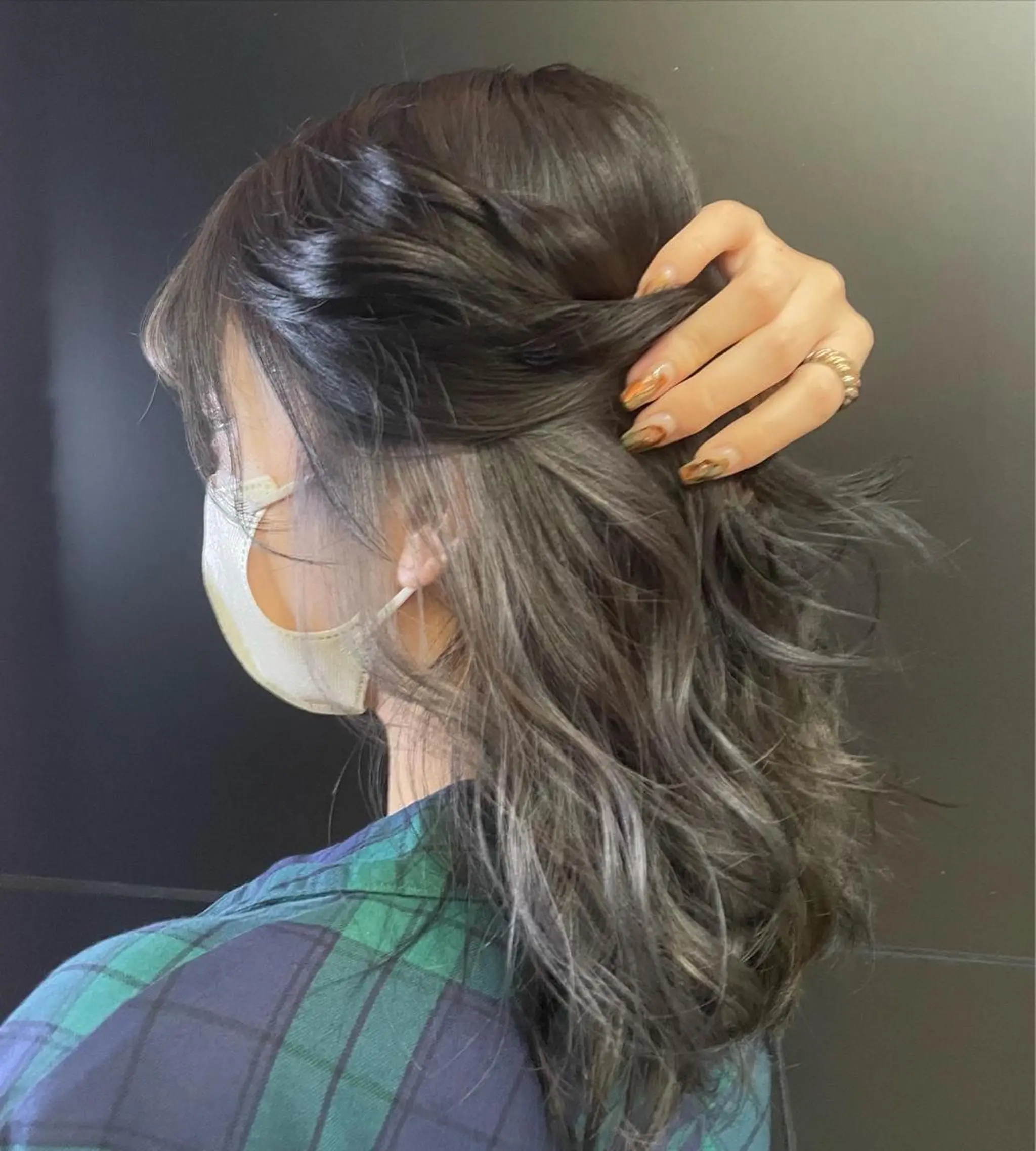 ミディアム カラー グレージュ シルバー 【柏メンズパーマ職人 】店長 KAZUMAのヘアスタイル