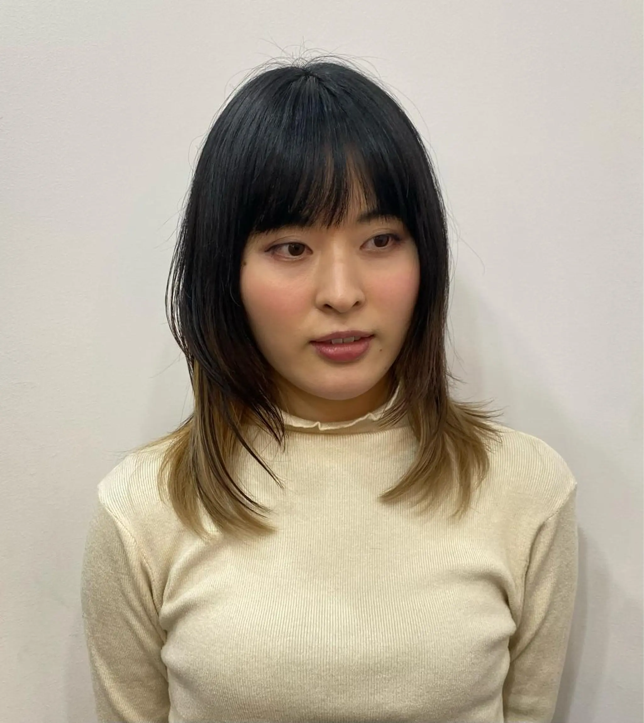 セミロング カラー デザインカラー インナーカラー レイヤーカット カット ヘアカラー トリートメント ブリーチカラー急募✨ KENICHIのヘアスタイル