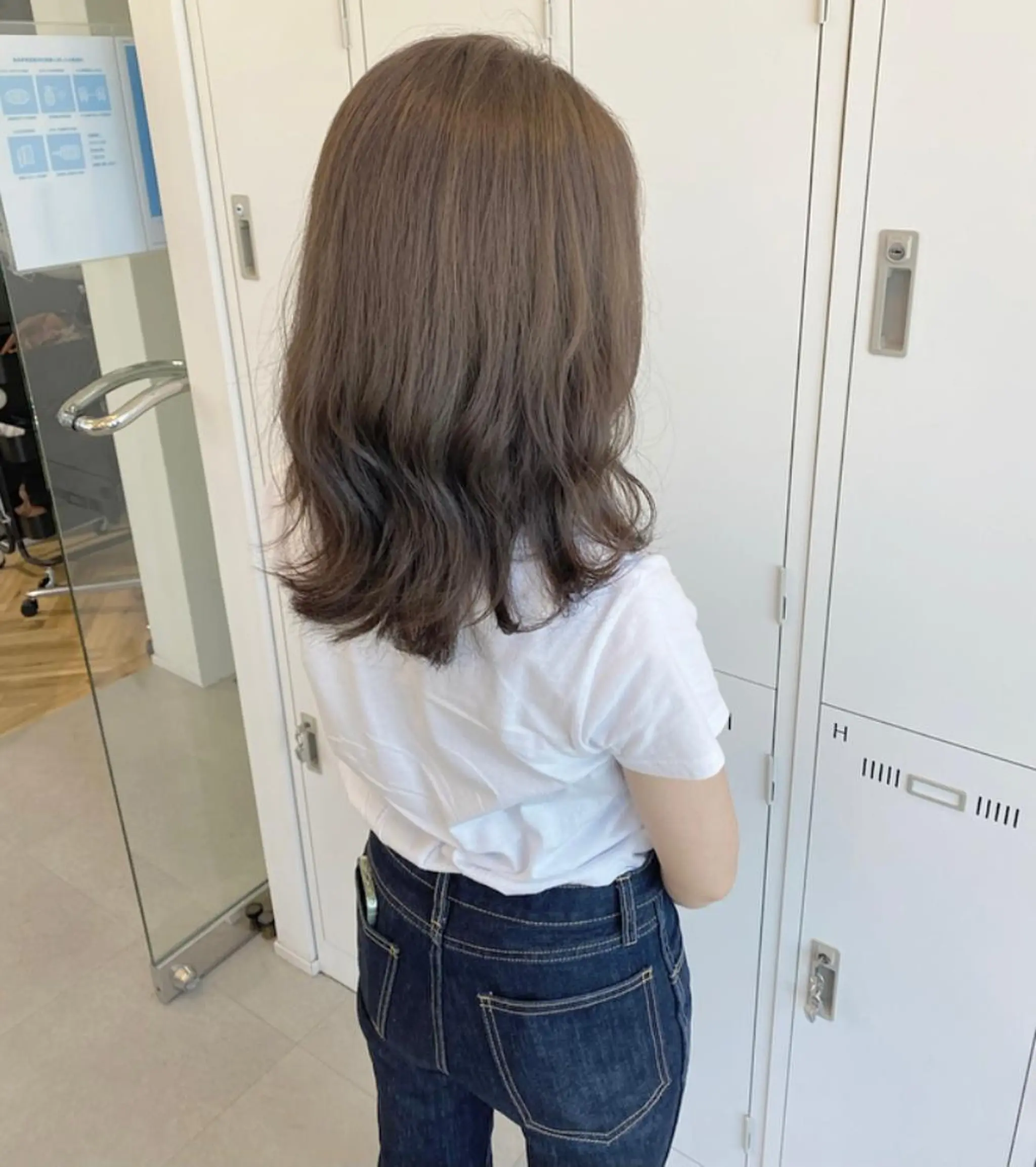 ミディアム カラー アッシュ ベージュカラー YUNA ユウナのヘアスタイル