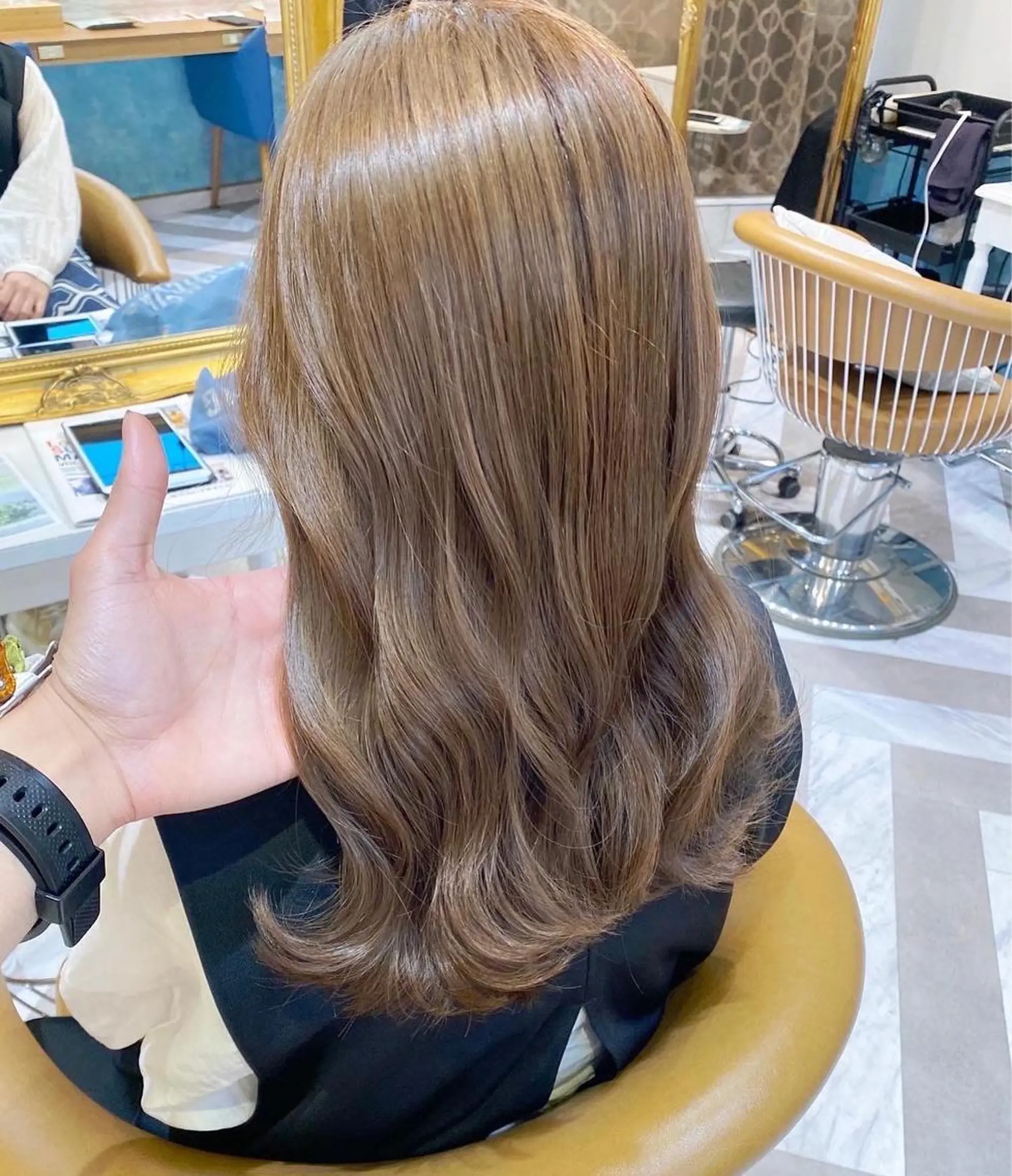 ミディアム カラー カット ヘアカラー トリートメント レイヤーカット /透明感カラー西田のヘアスタイル