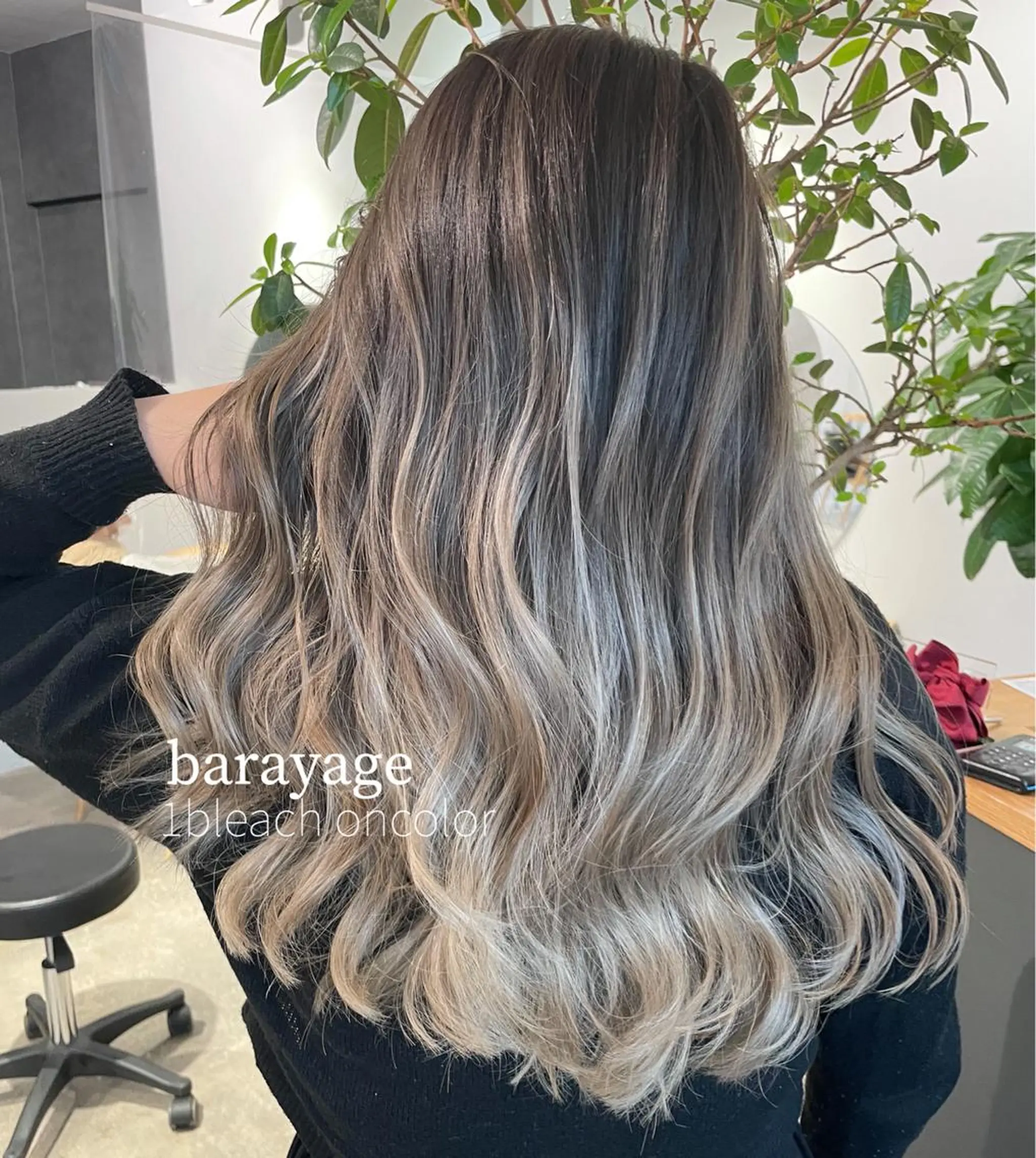 ロング ヘアカラー 岸川 恭子のヘアスタイル