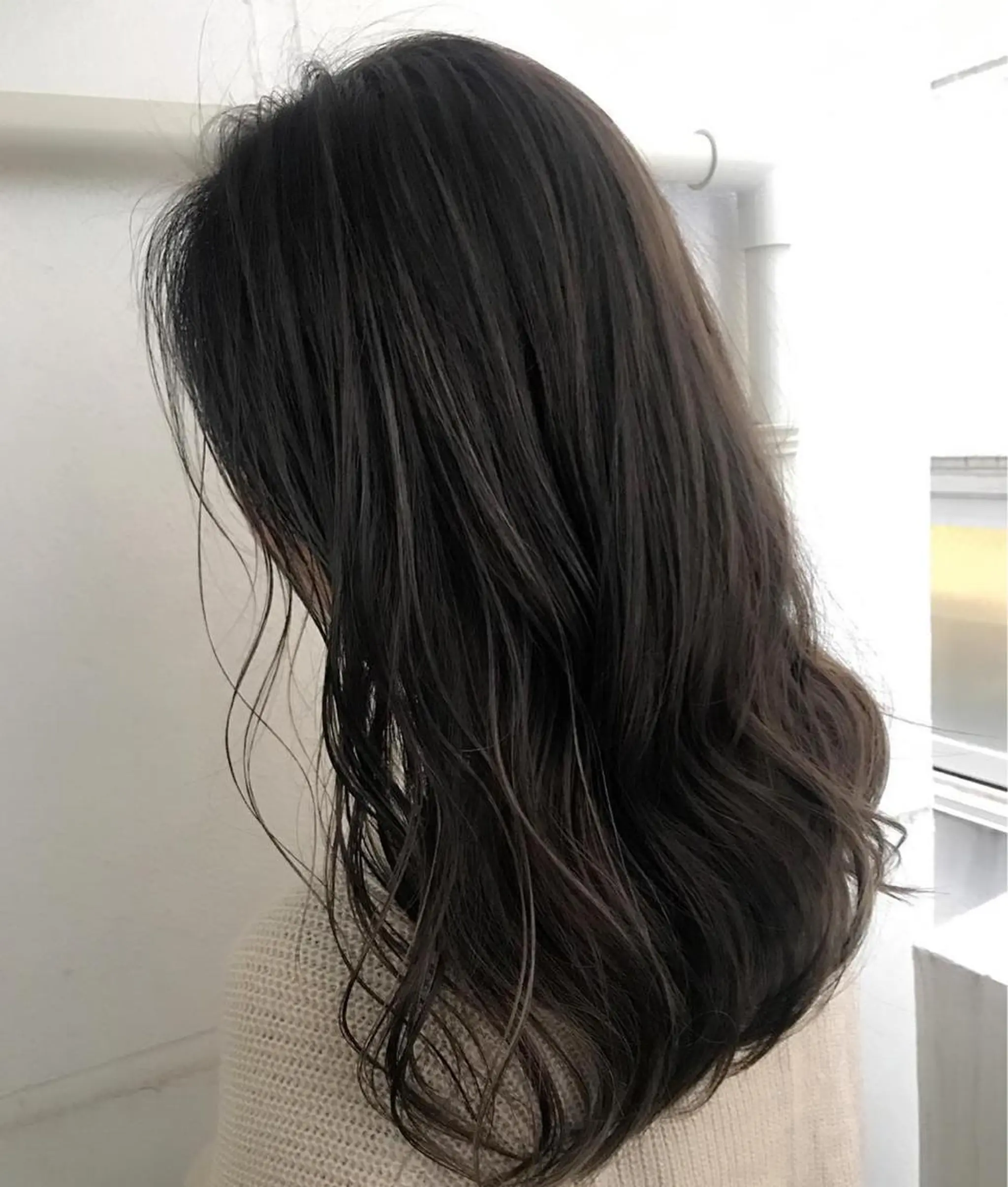 セミロング カラー 透明感カラー 韓国風カラー 韓国風ヘア トリートメント オフホワイトアンドなんば所属・福西 洋斗のヘアスタイル