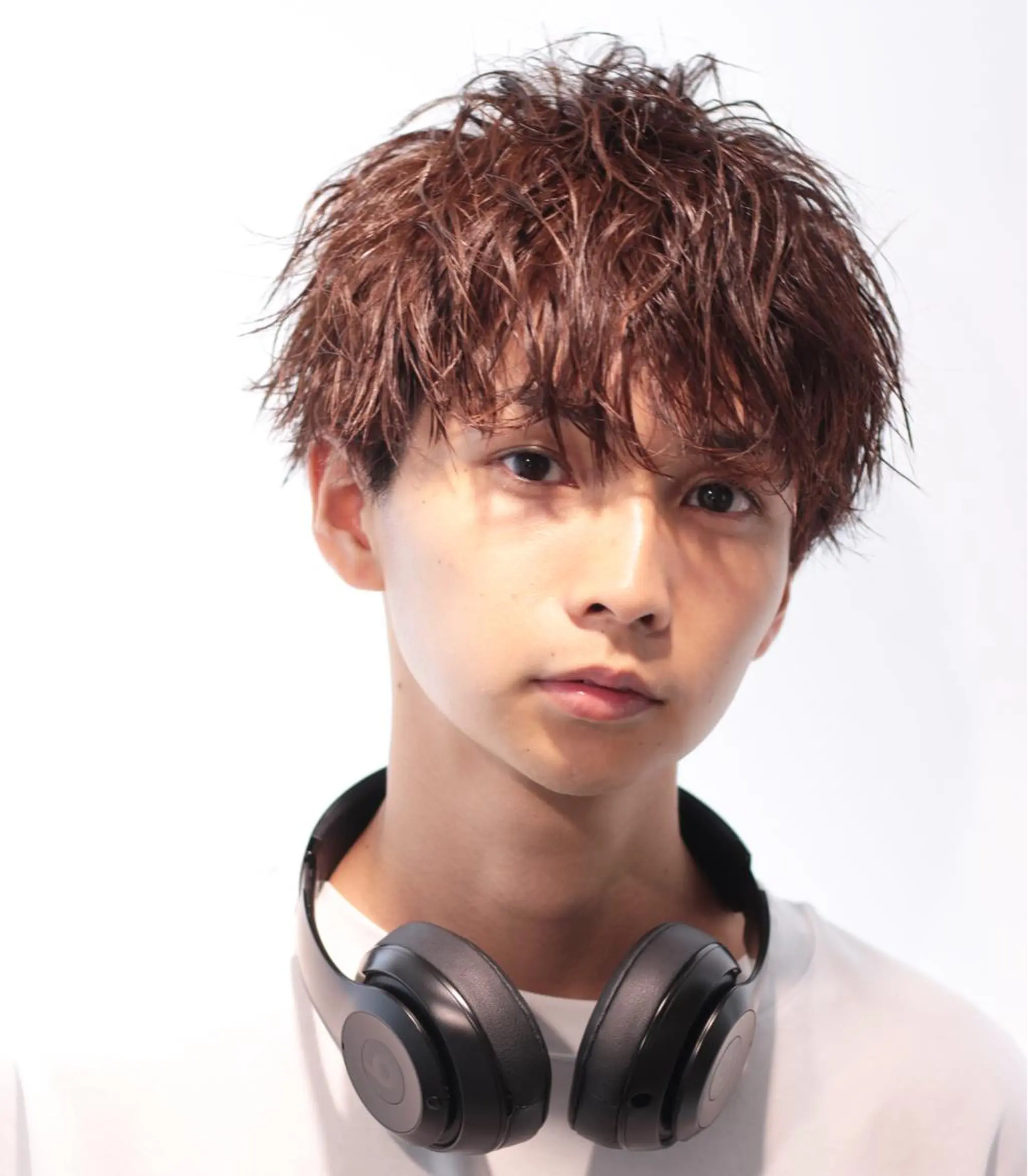 ショート カラー パーマ ヘアアレンジ メンズ アイブロウ センターパート マッシュウルフ マッシュ メンズパーマ メンズツイストパーマ カット トリートメント ヘッドスパ ヘアセット スパイキー/フェザー /波巻き/かいとのヘアスタイル