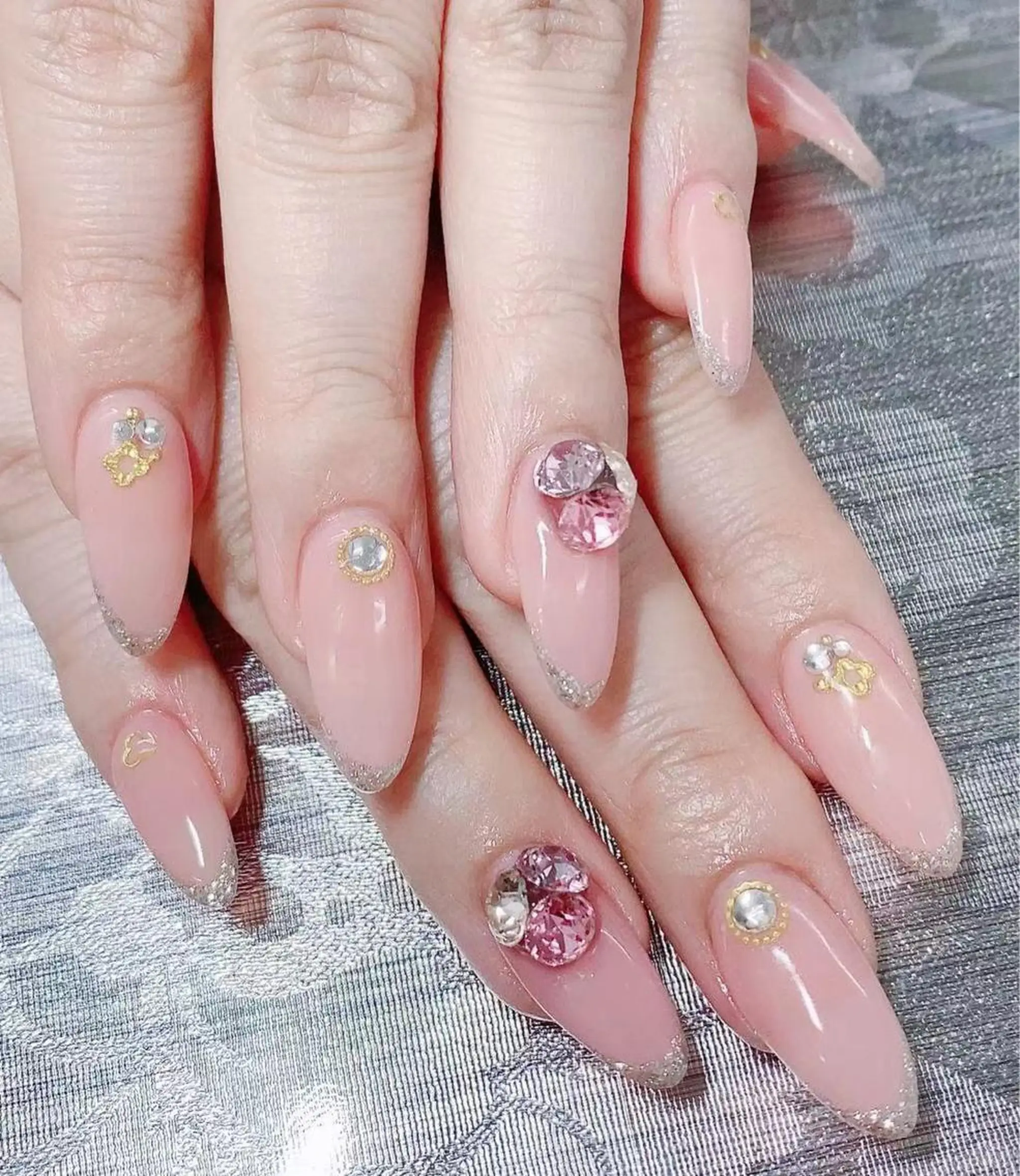 ネイル ハンドネイル I-nailロング /ワンホン/キラキラのネイルデザイン