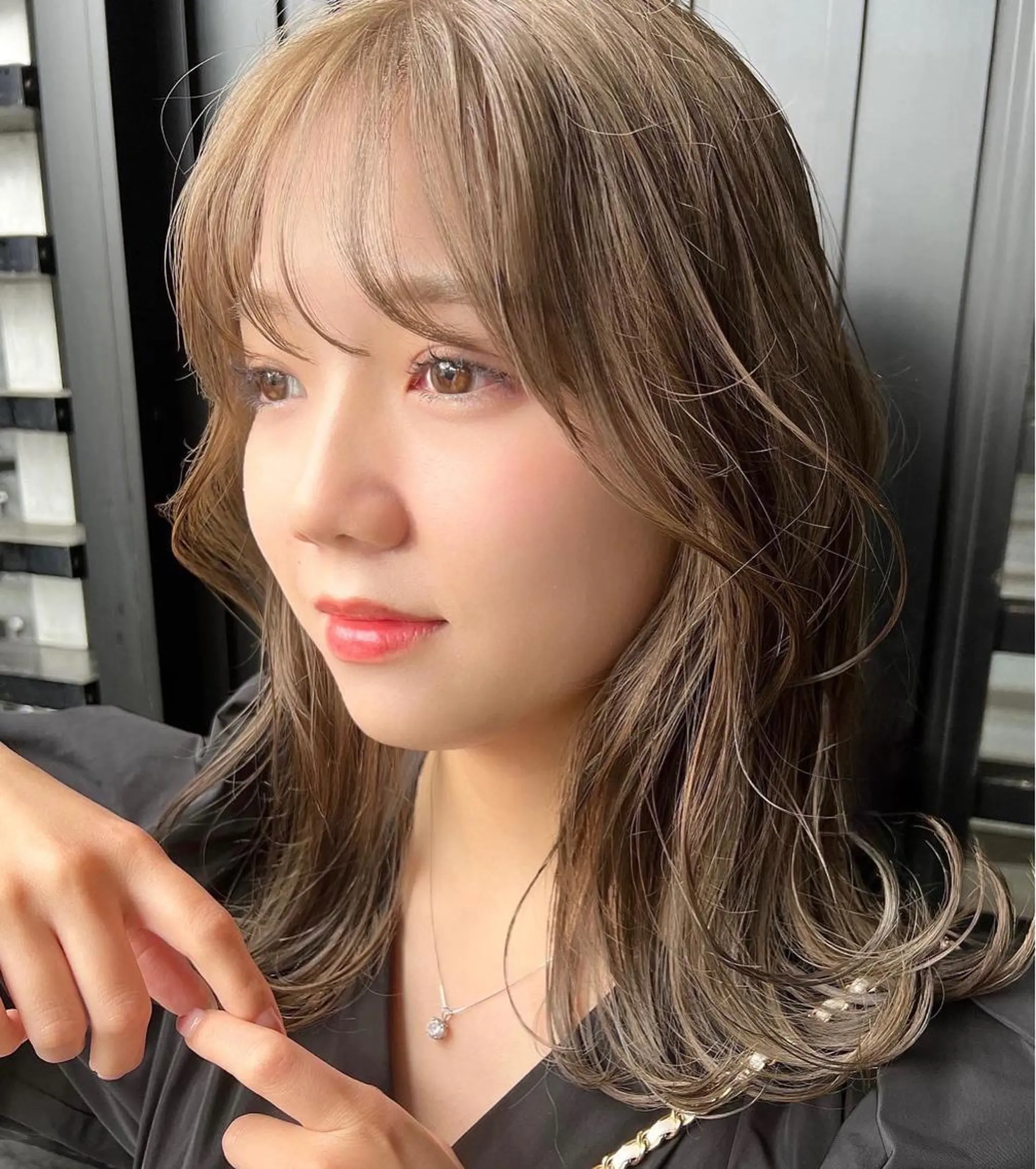 ミディアム カラー GiseL アンリのヘアスタイル