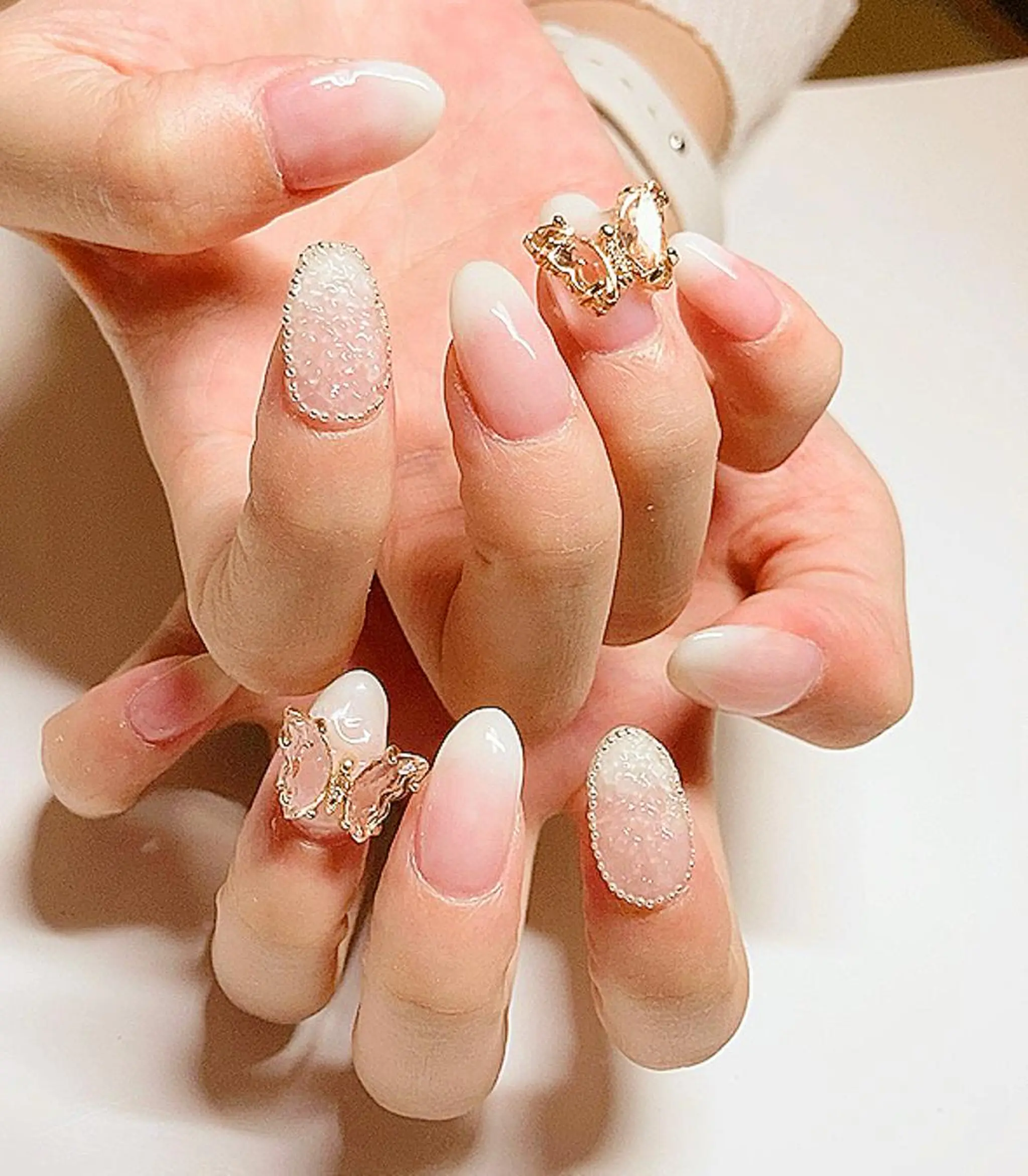 ネイル ホワイト YunAsu ひぃちゃんのエステ・リラクイメージ