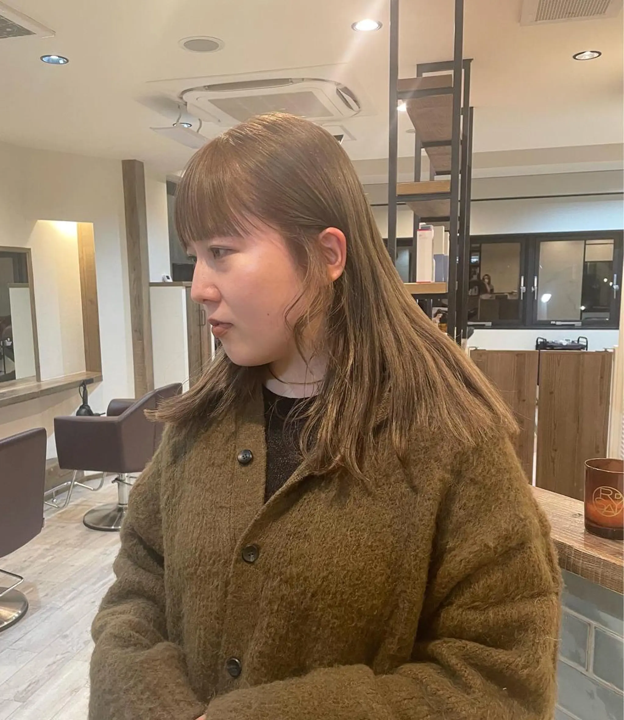 セミロング カラー ブリーチ ヘアカラー 渋谷 留菜のヘアスタイル