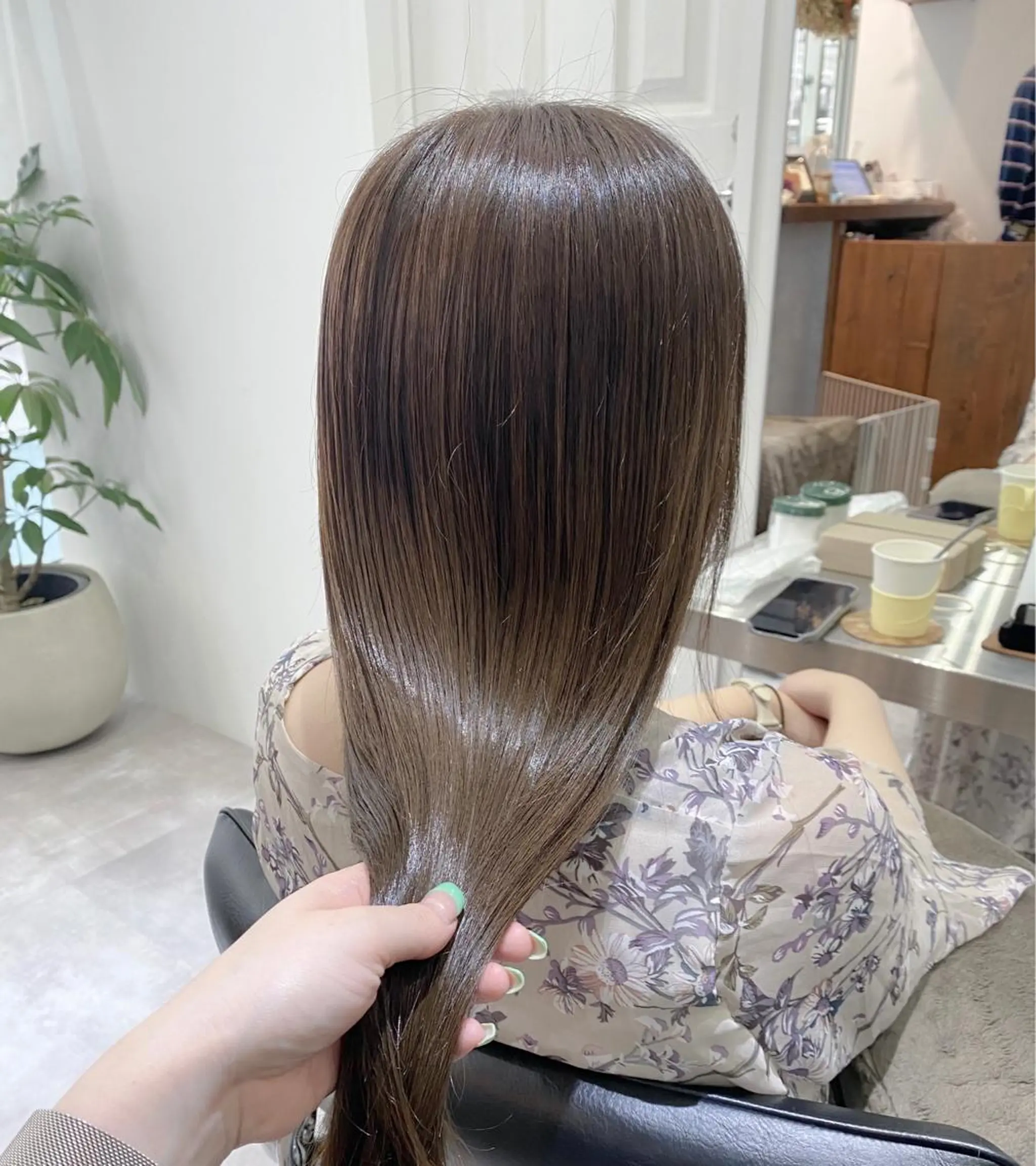 ロング カラー アッシュ ベージュカラー 透明感カラー ミント オリーブアッシュ ブリーチ指名 NO1🌈SAKIのヘアスタイル