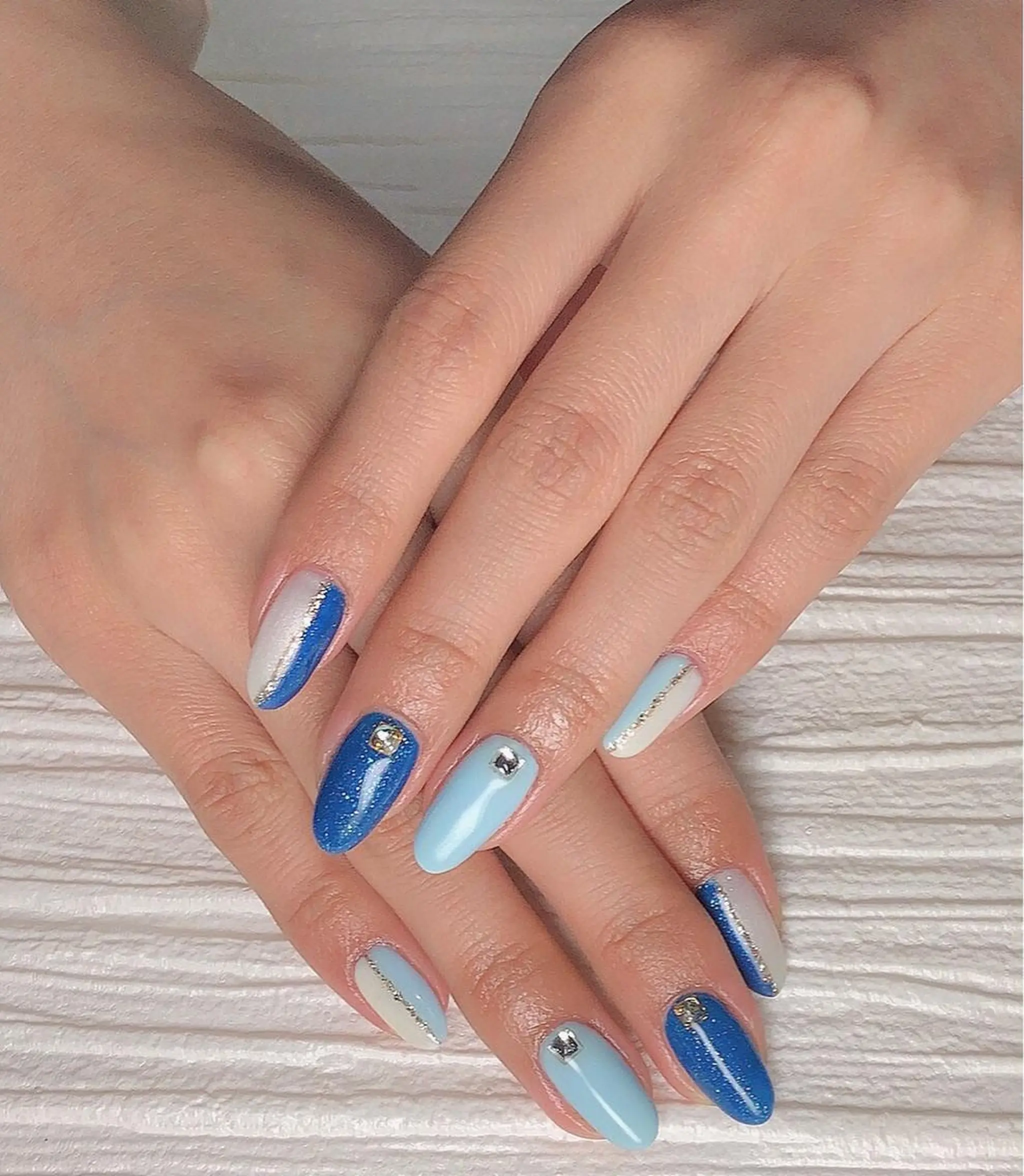 ショート ネイル ブルー ラメ(グリッター) 🦋Kiyomi. 🦋のネイルデザイン