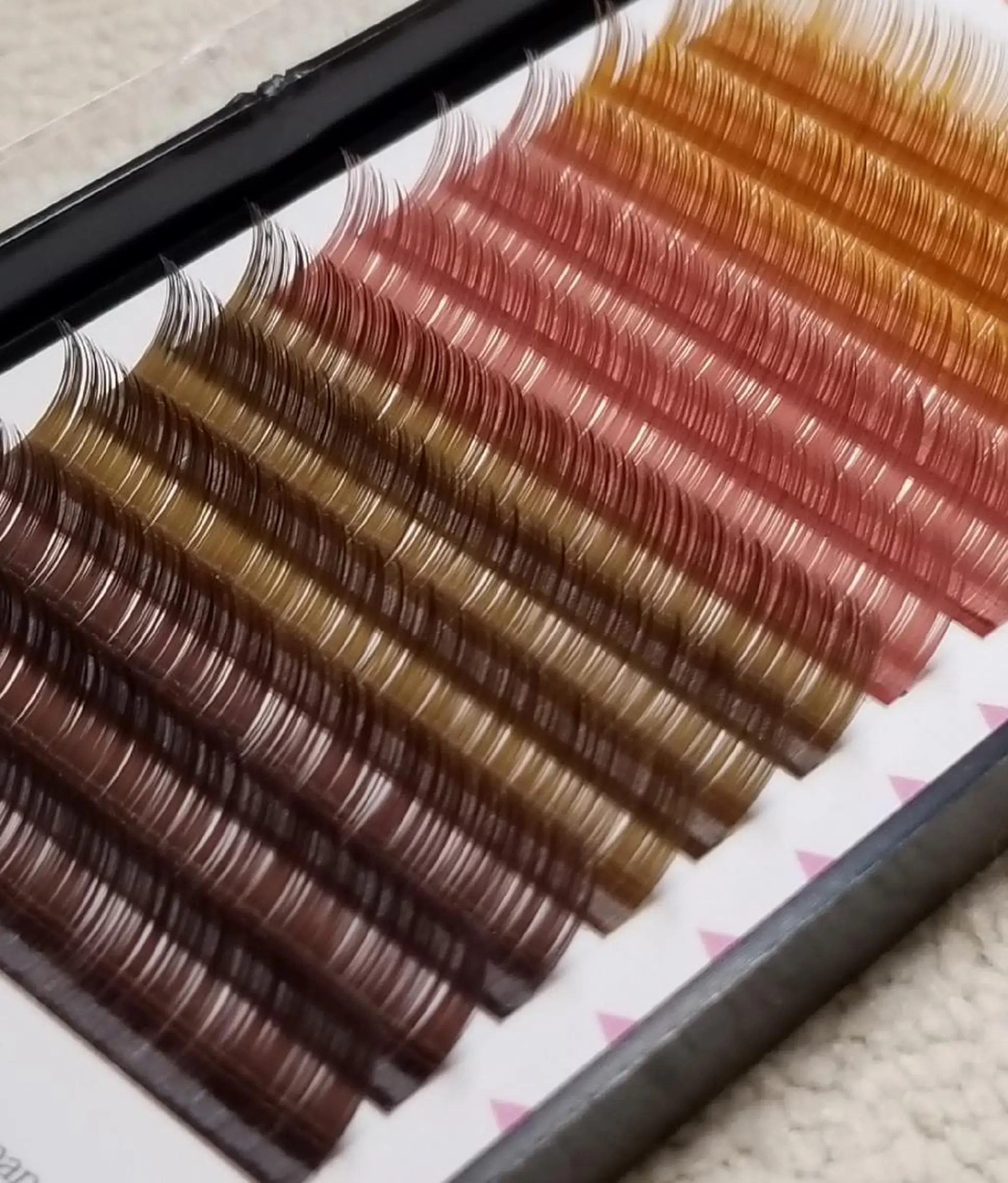 マツエク・マツパ カラーマツエク ボリュームラッシュ U_la所属・U_la [ウーラ] 片岡の眉毛・アイブロウイメージ